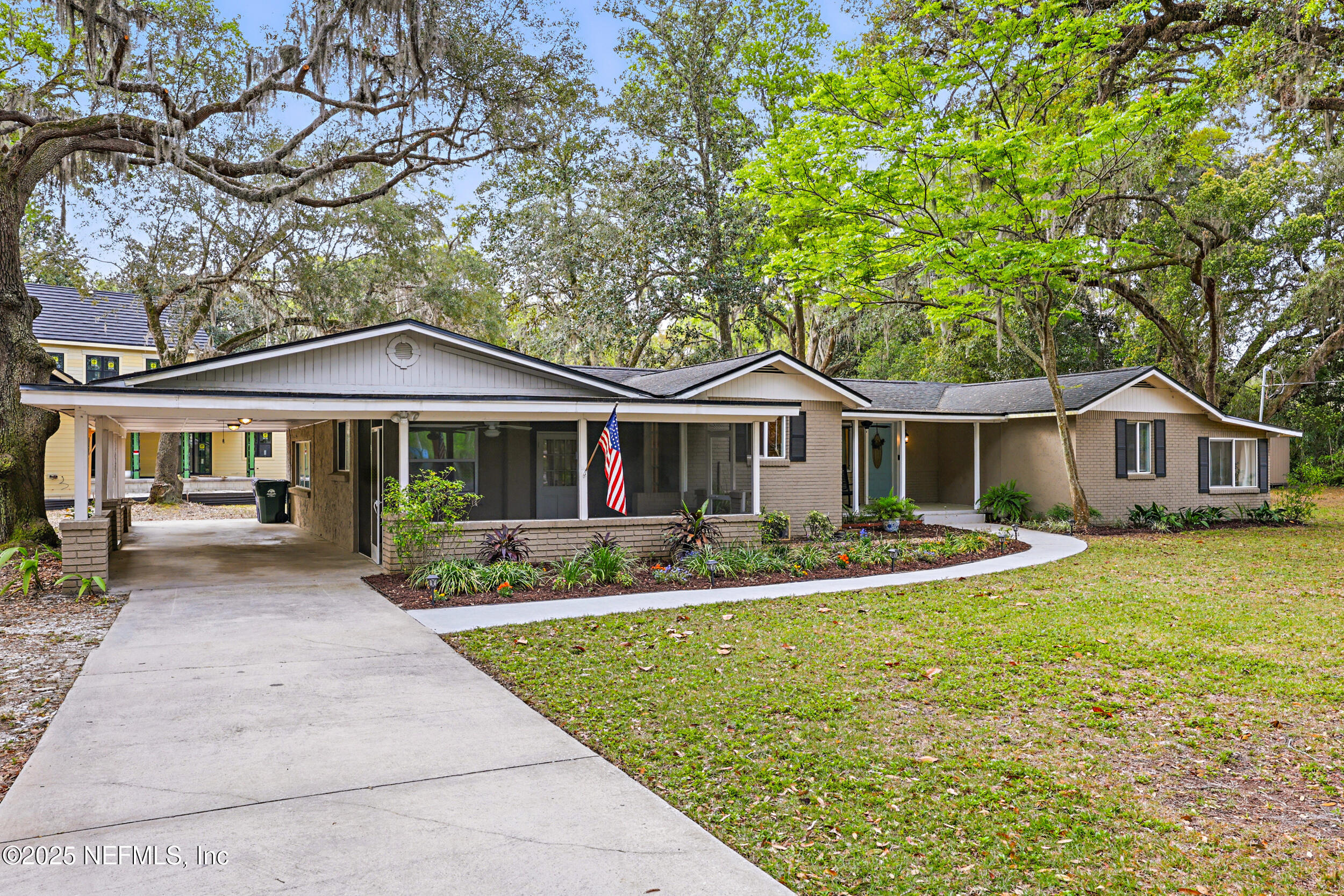 2416 HOLLY POINT Road E