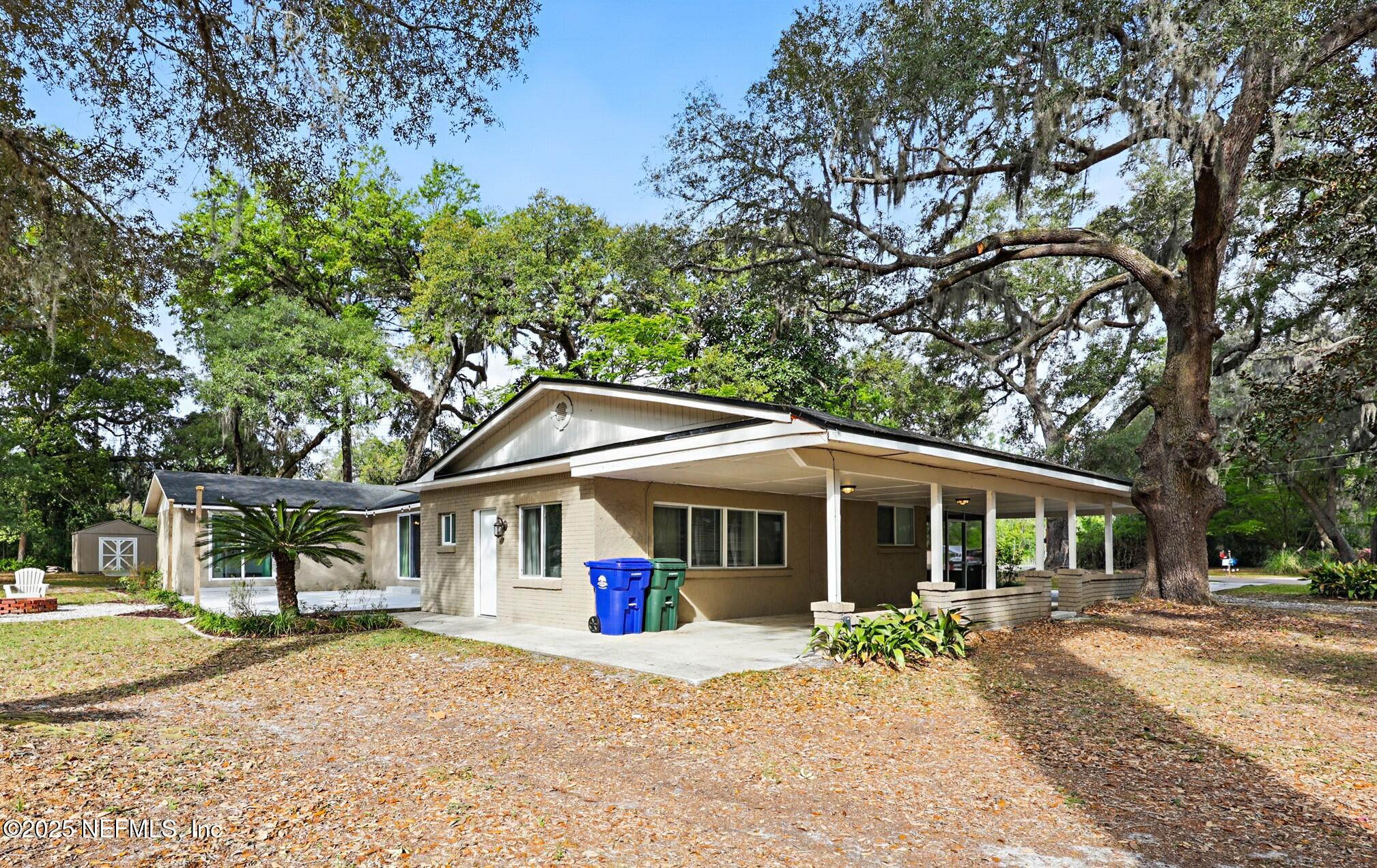 2416 HOLLY POINT Road E
