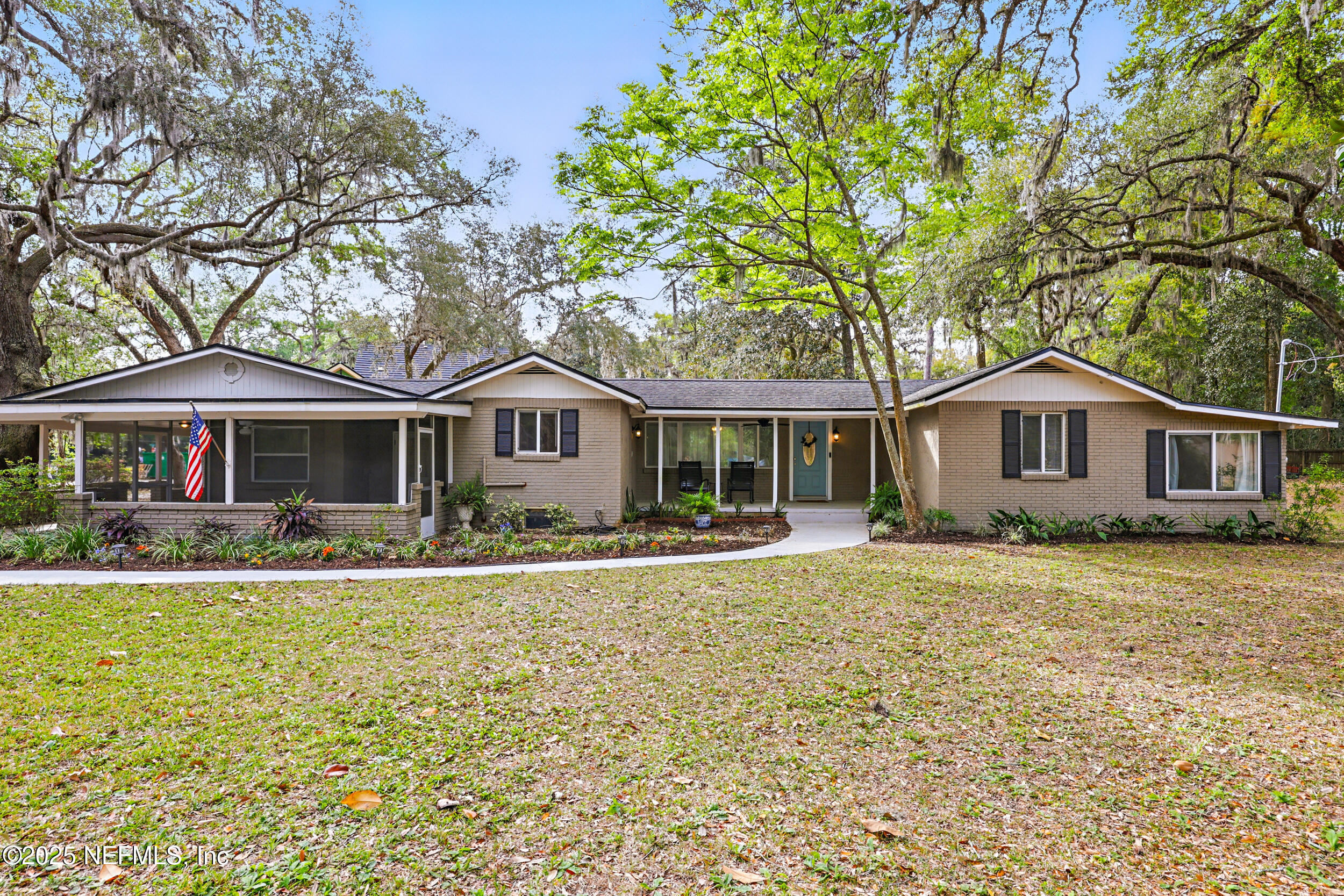 2416 HOLLY POINT Road E