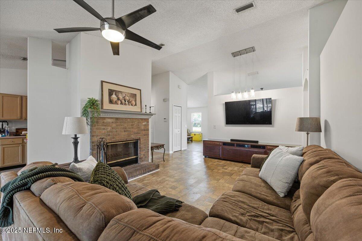 1793 CHANDELIER Circle E