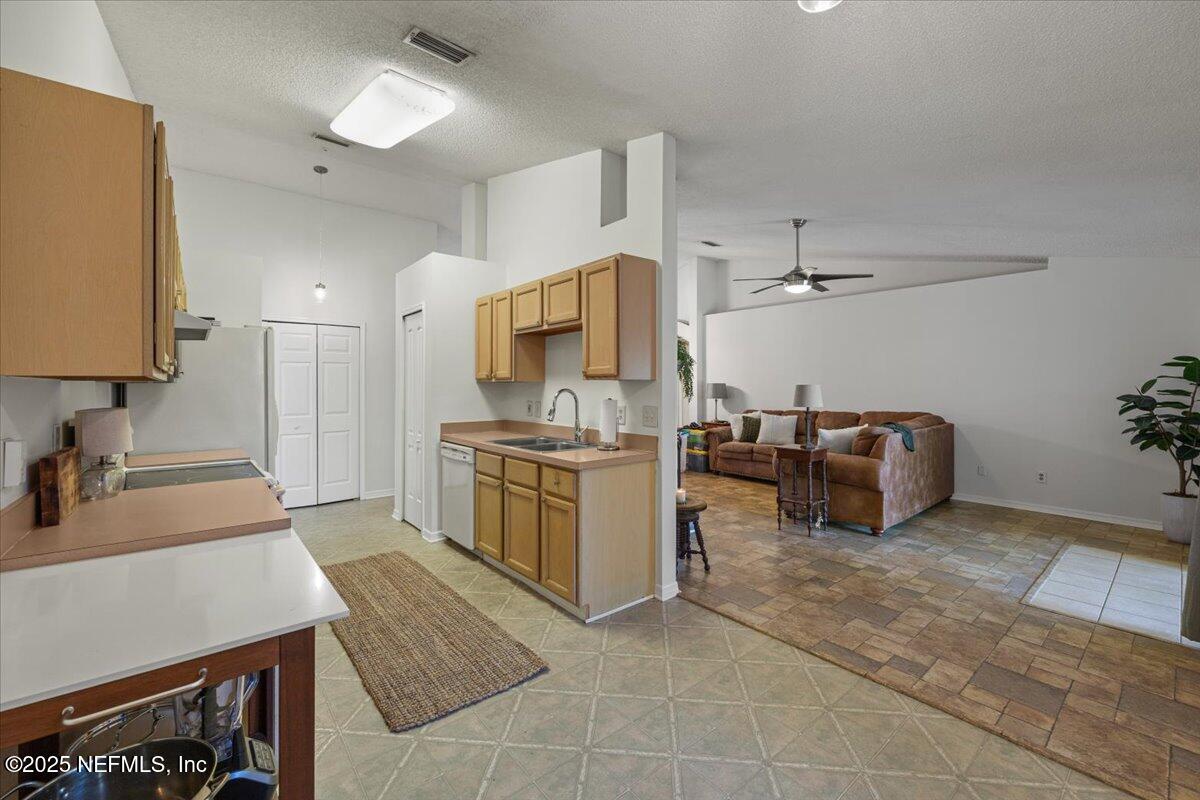 1793 CHANDELIER Circle E