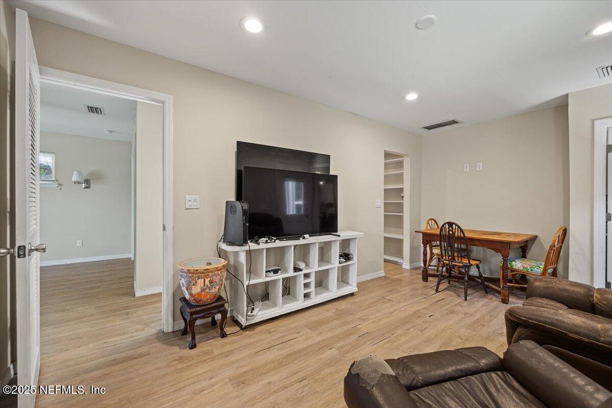 1793 CHANDELIER Circle E