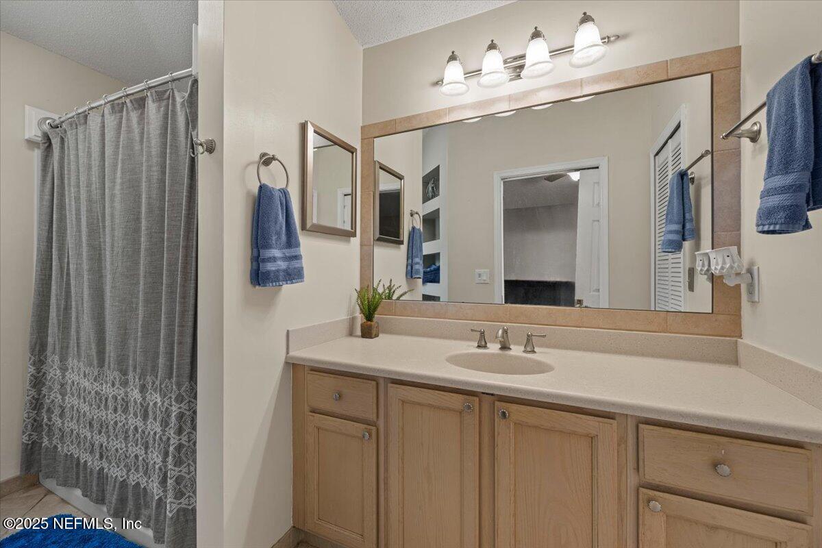 1793 CHANDELIER Circle E