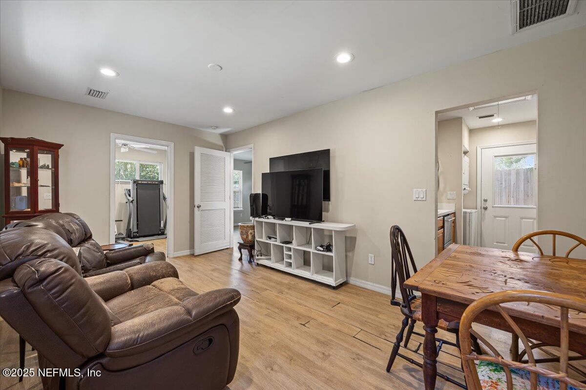 1793 CHANDELIER Circle E