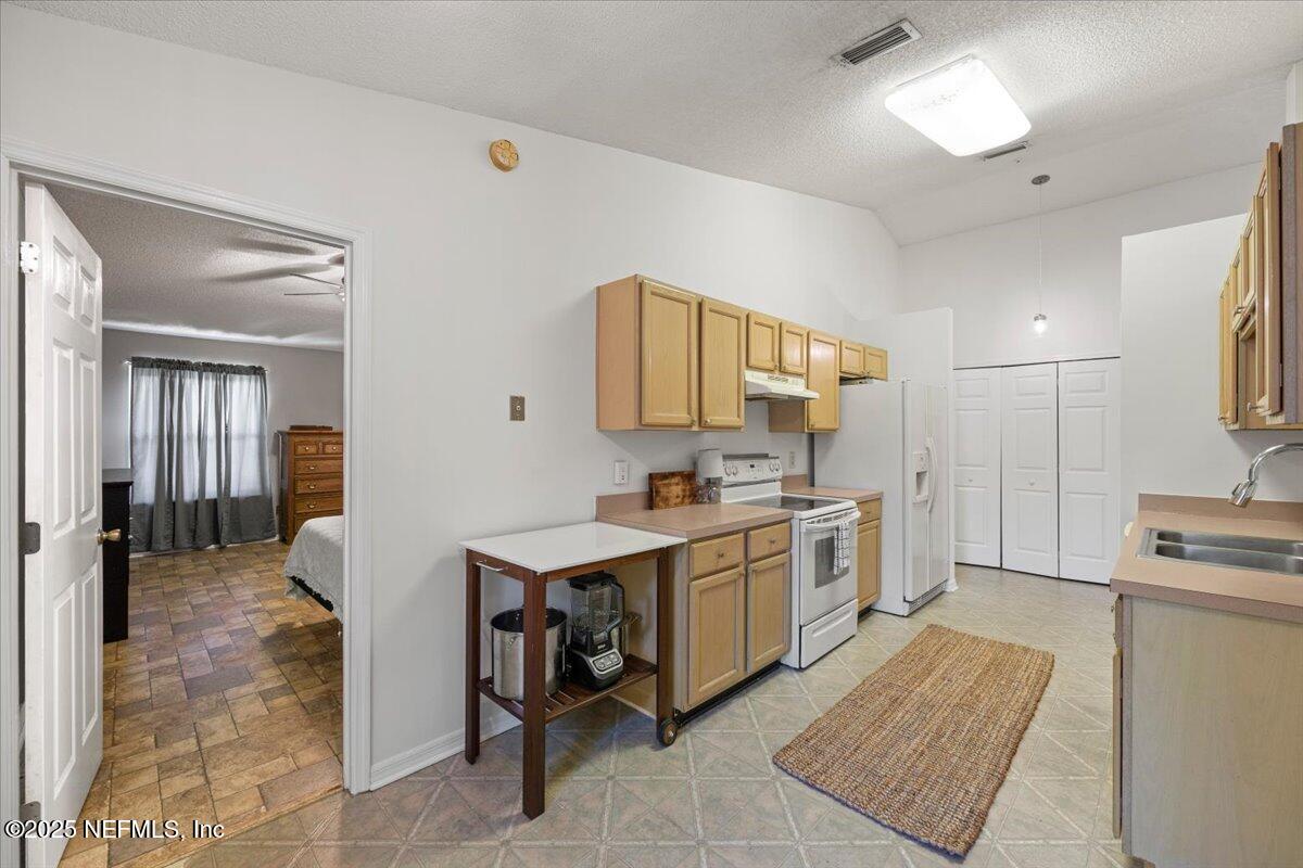 1793 CHANDELIER Circle E