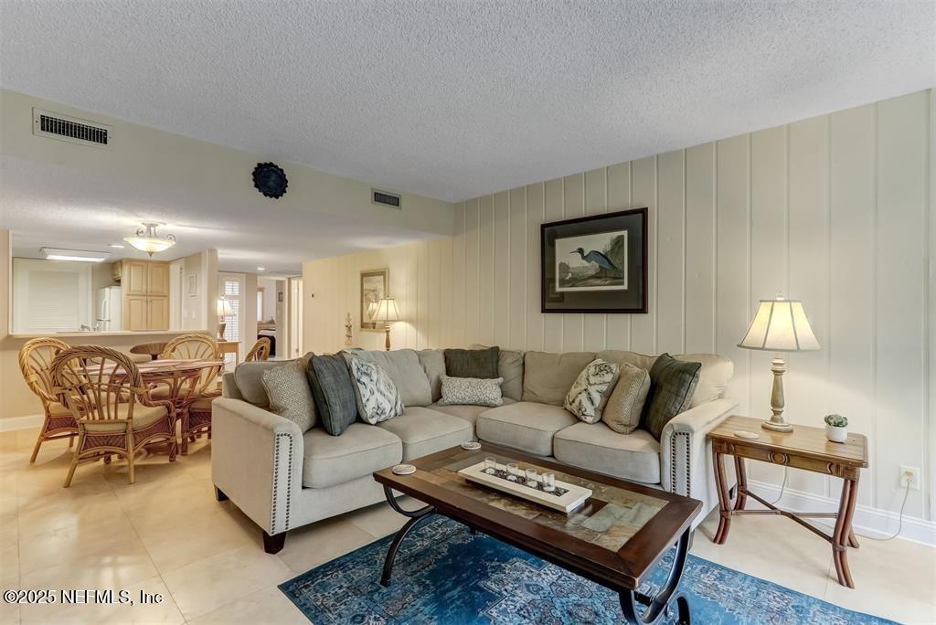 2122 BEACH WOOD Road