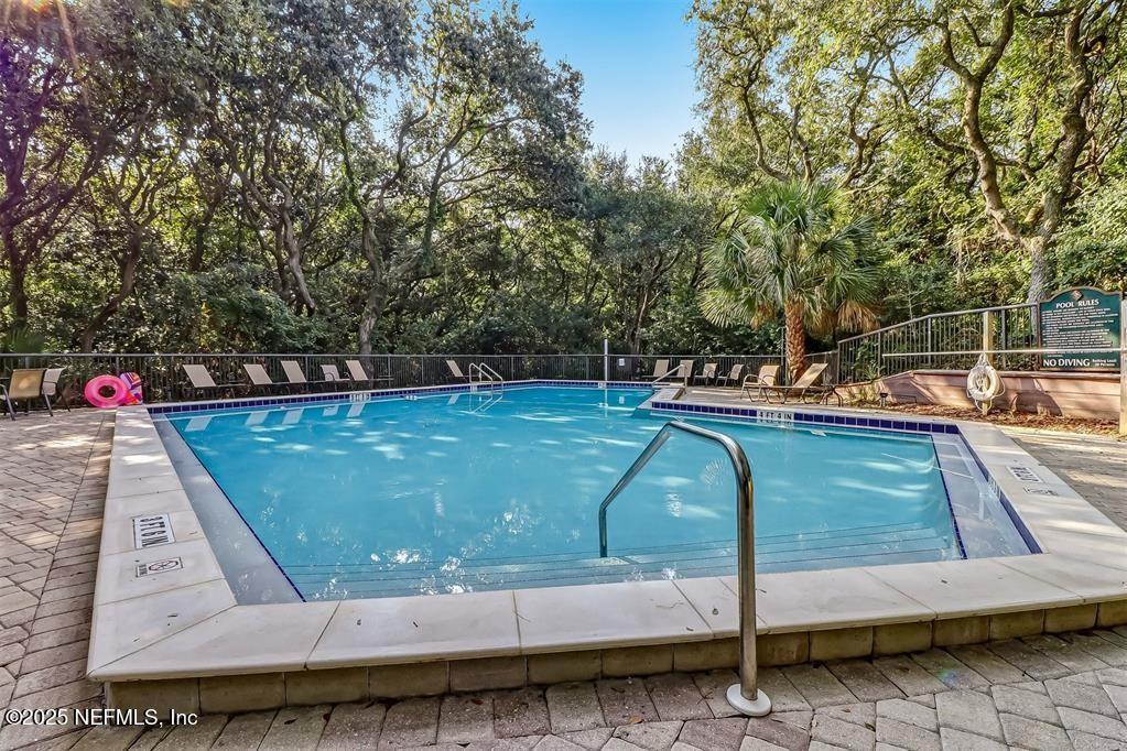 2122 BEACH WOOD Road