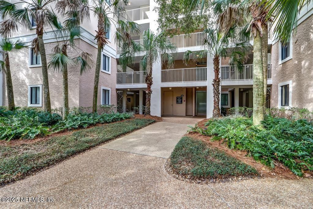 2122 BEACH WOOD Road