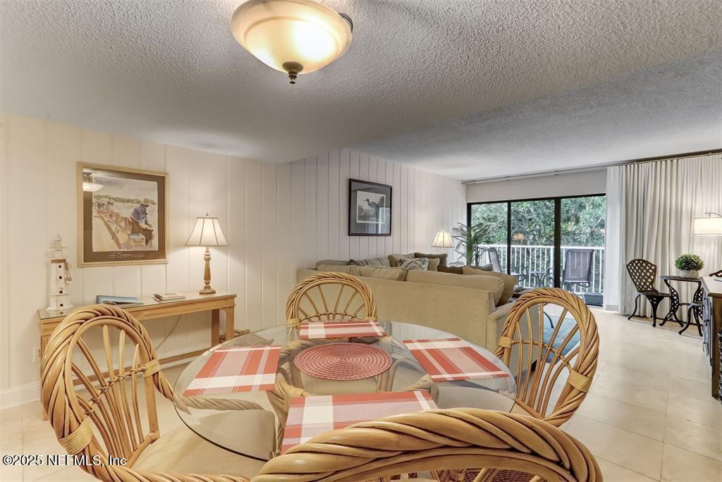 2122 BEACH WOOD Road