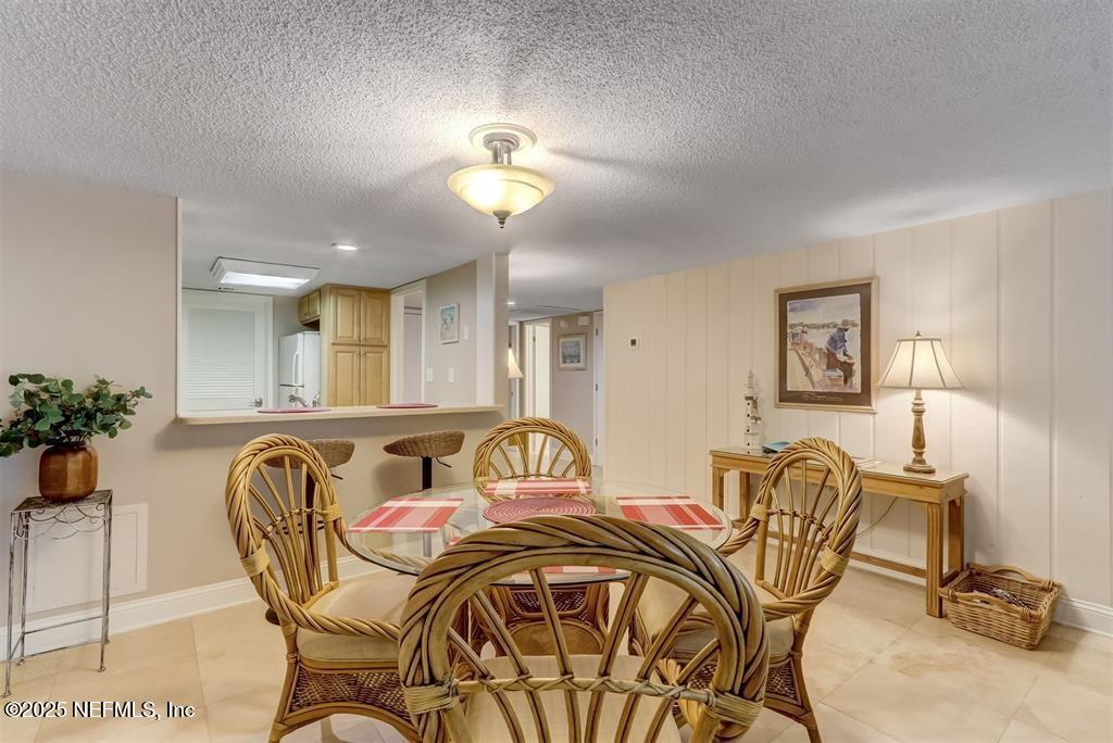 2122 BEACH WOOD Road
