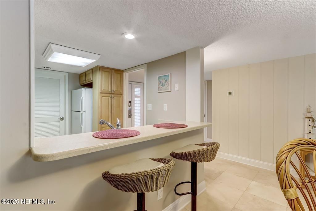 2122 BEACH WOOD Road