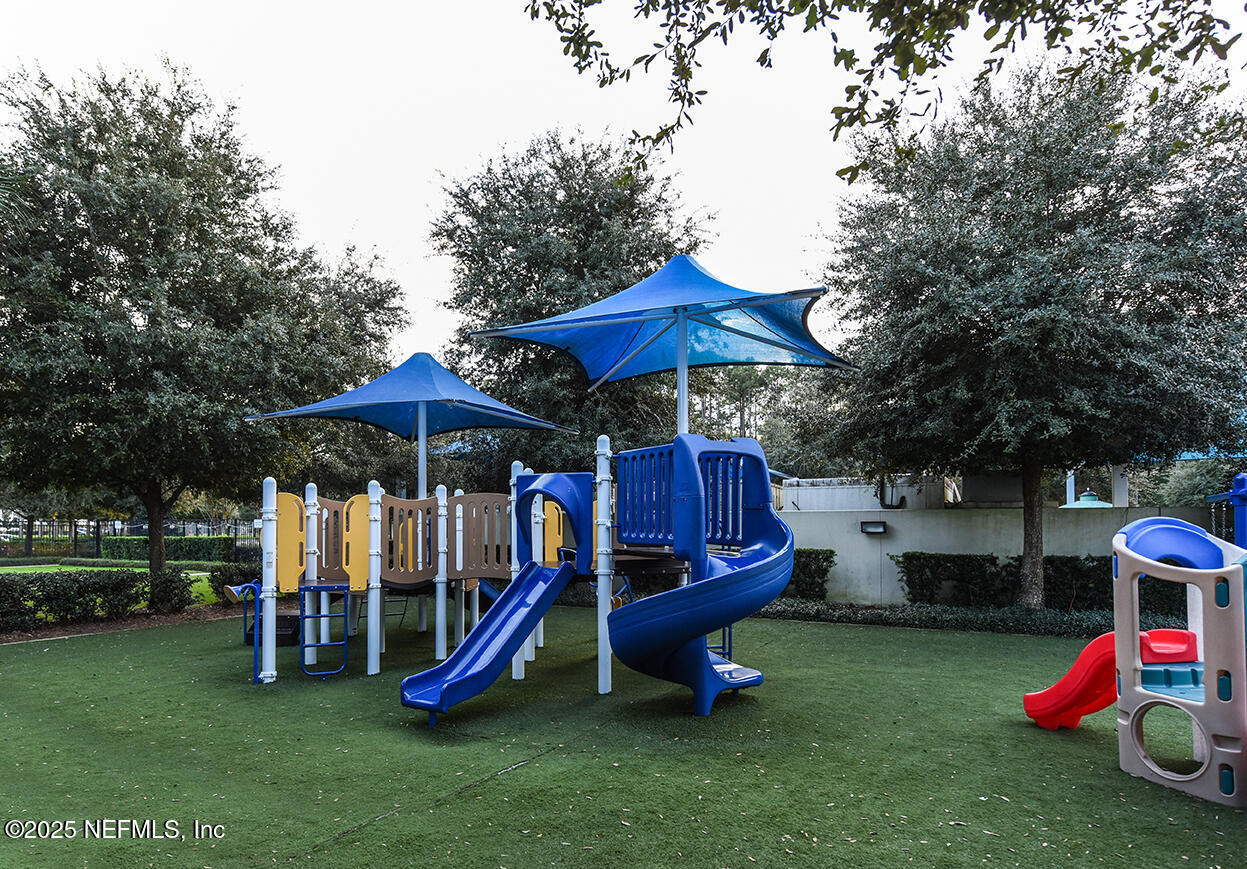 366 GREENLEAF LAKES Avenue