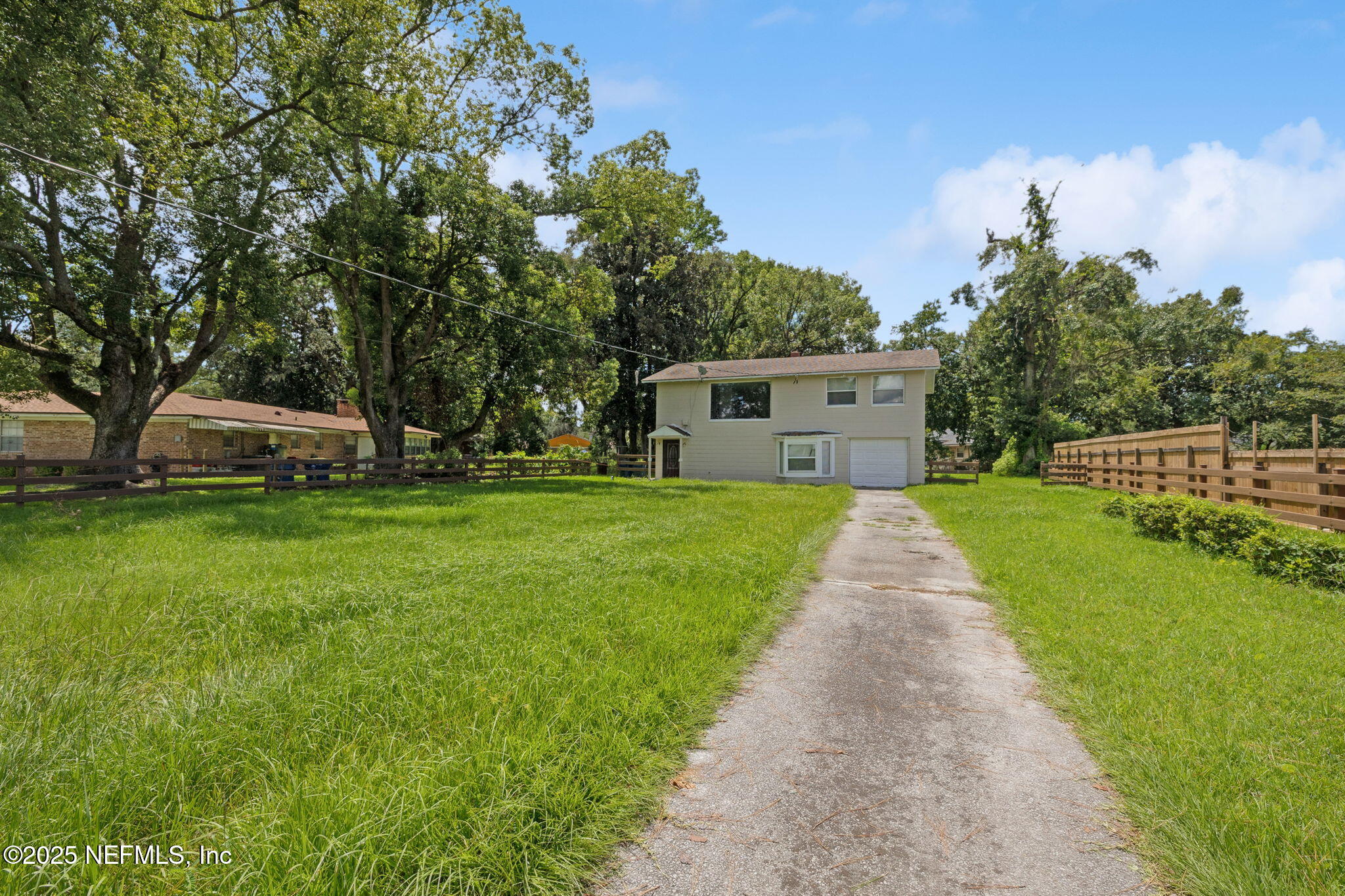 1412 CARBONDALE Drive N