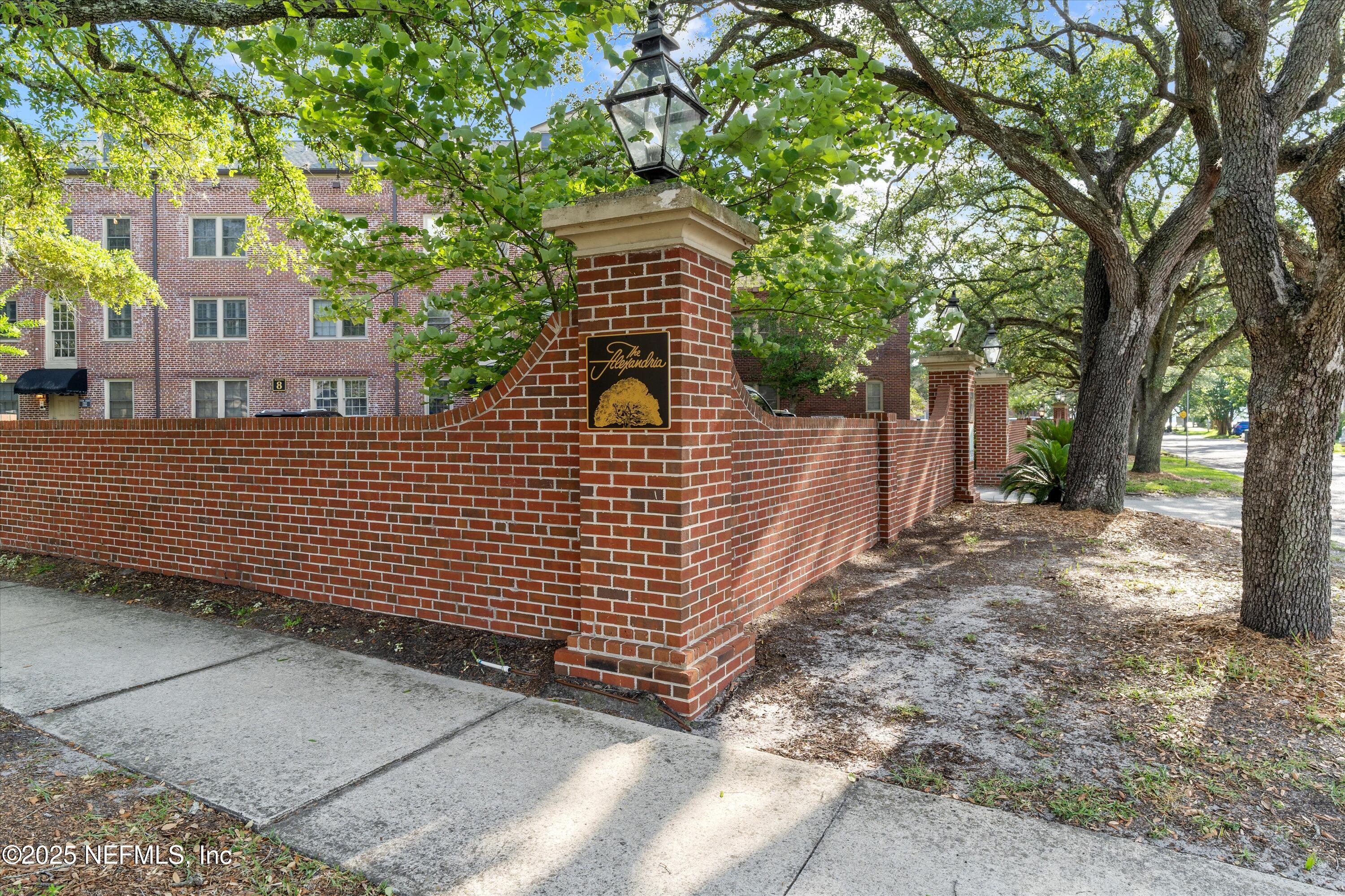 847 LASALLE Street, 847