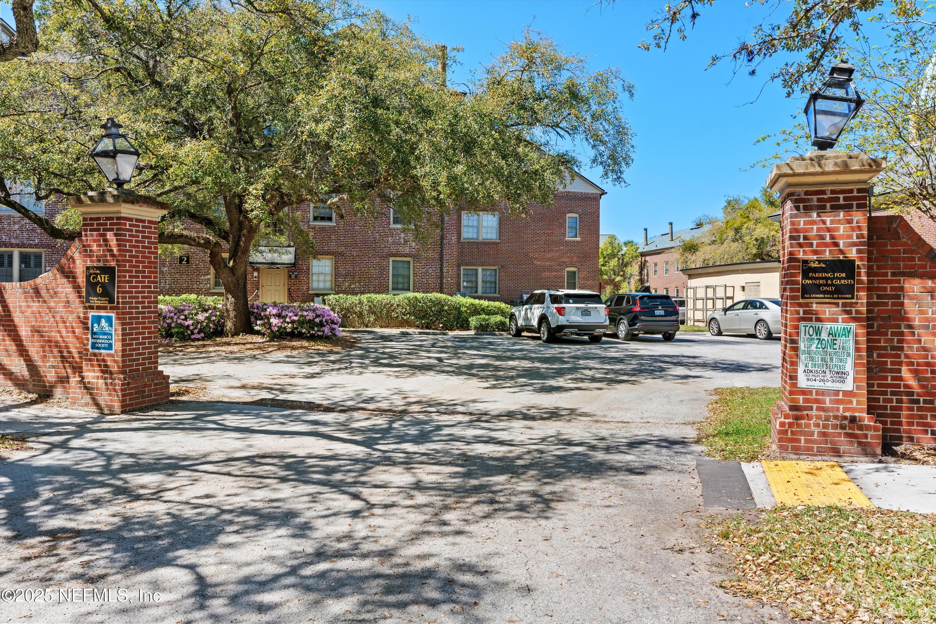 847 LASALLE Street, 847