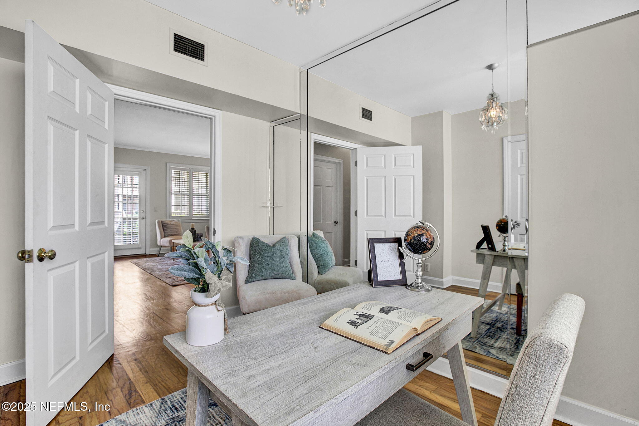 847 LASALLE Street, 847