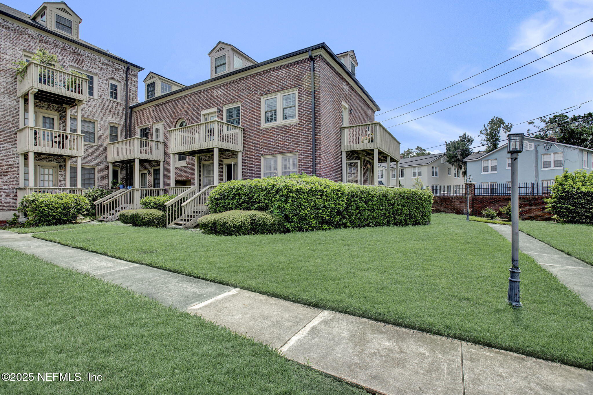 847 LASALLE Street, 847