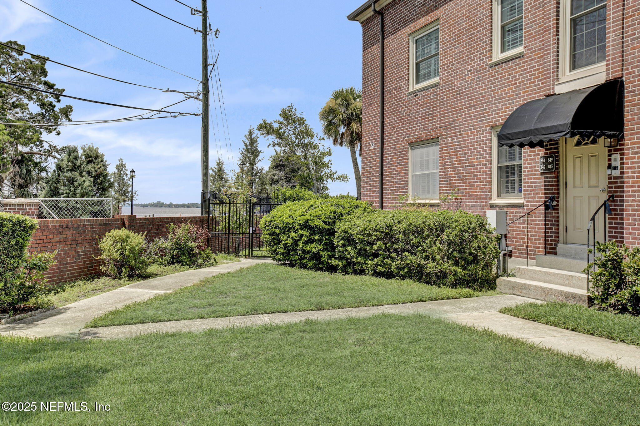 847 LASALLE Street, 847