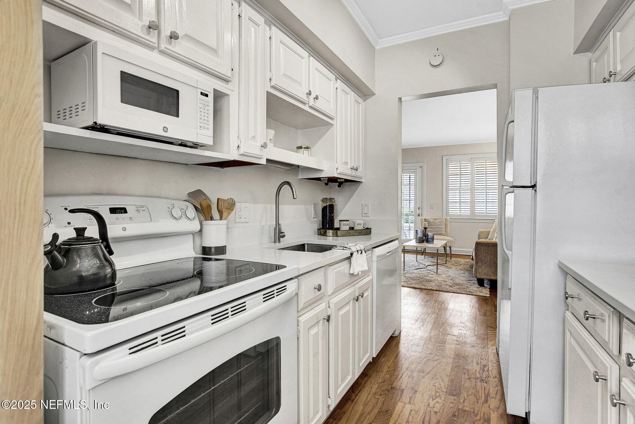 847 LASALLE Street, 847