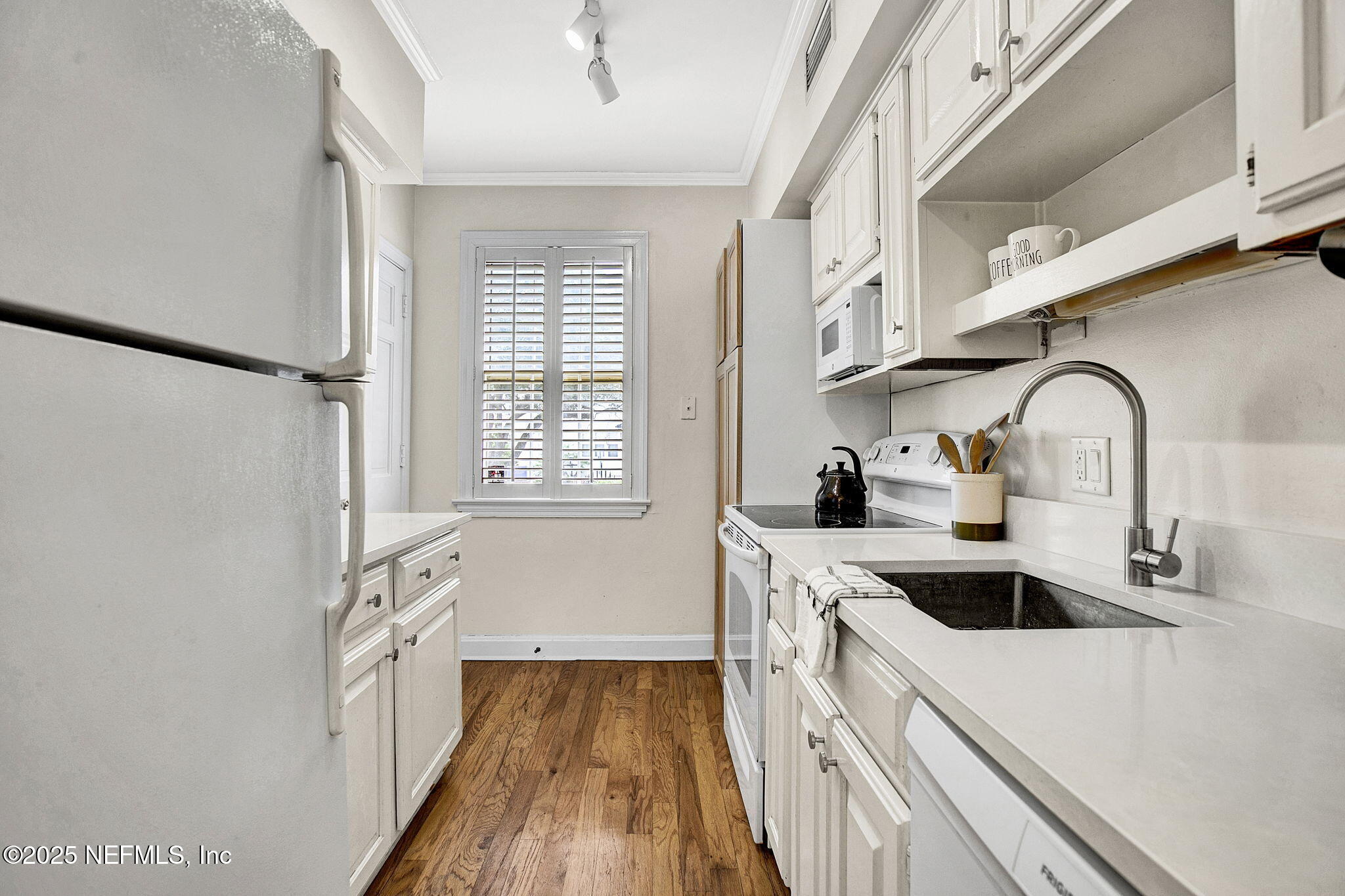 847 LASALLE Street, 847