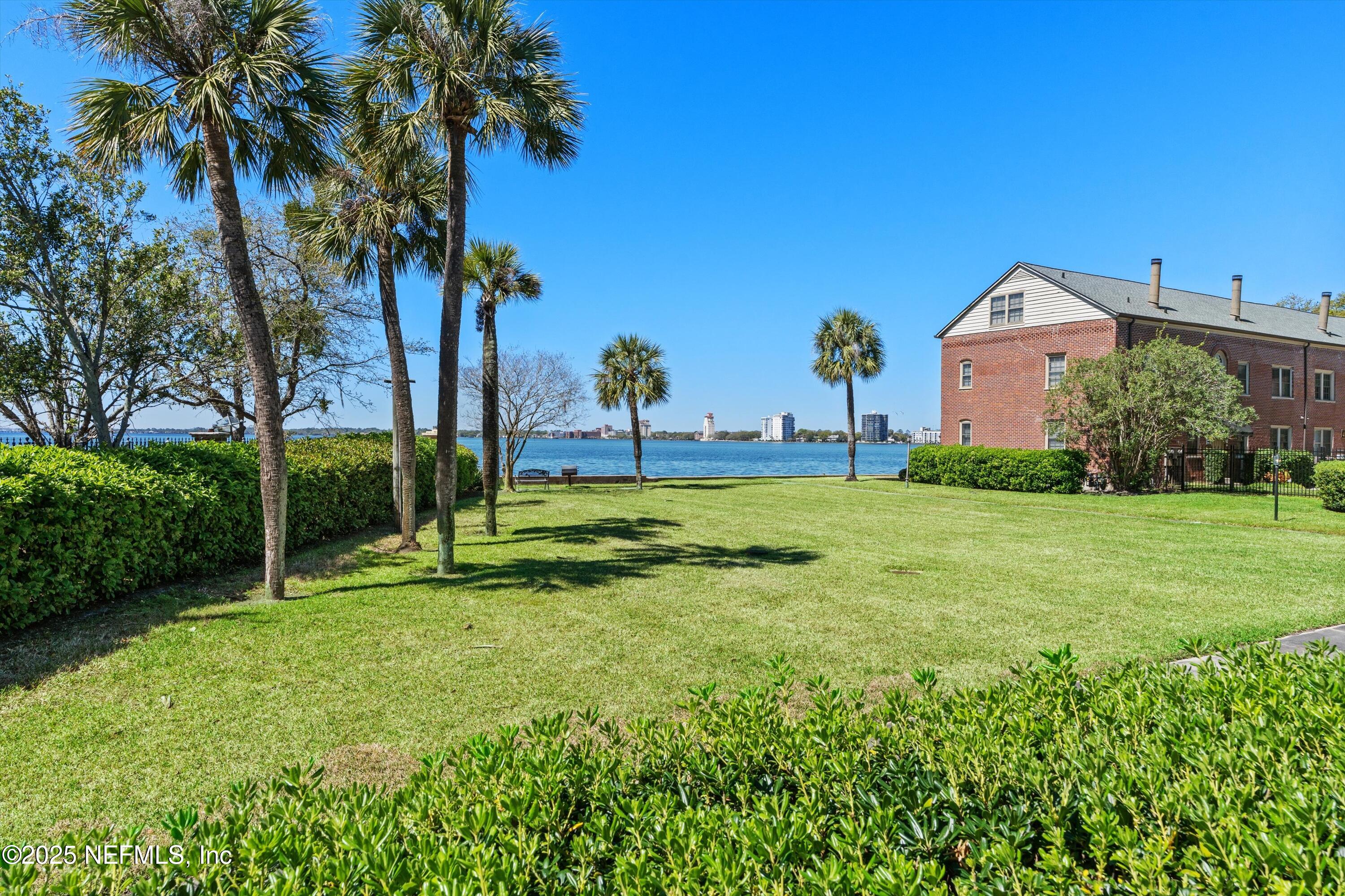 847 LASALLE Street, 847