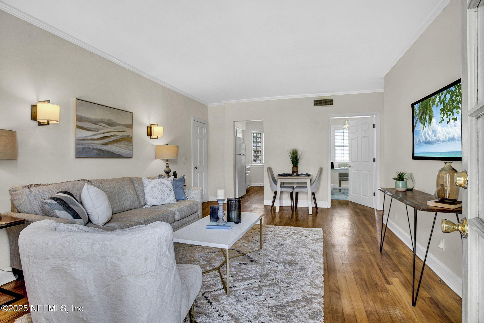 847 LASALLE Street, 847