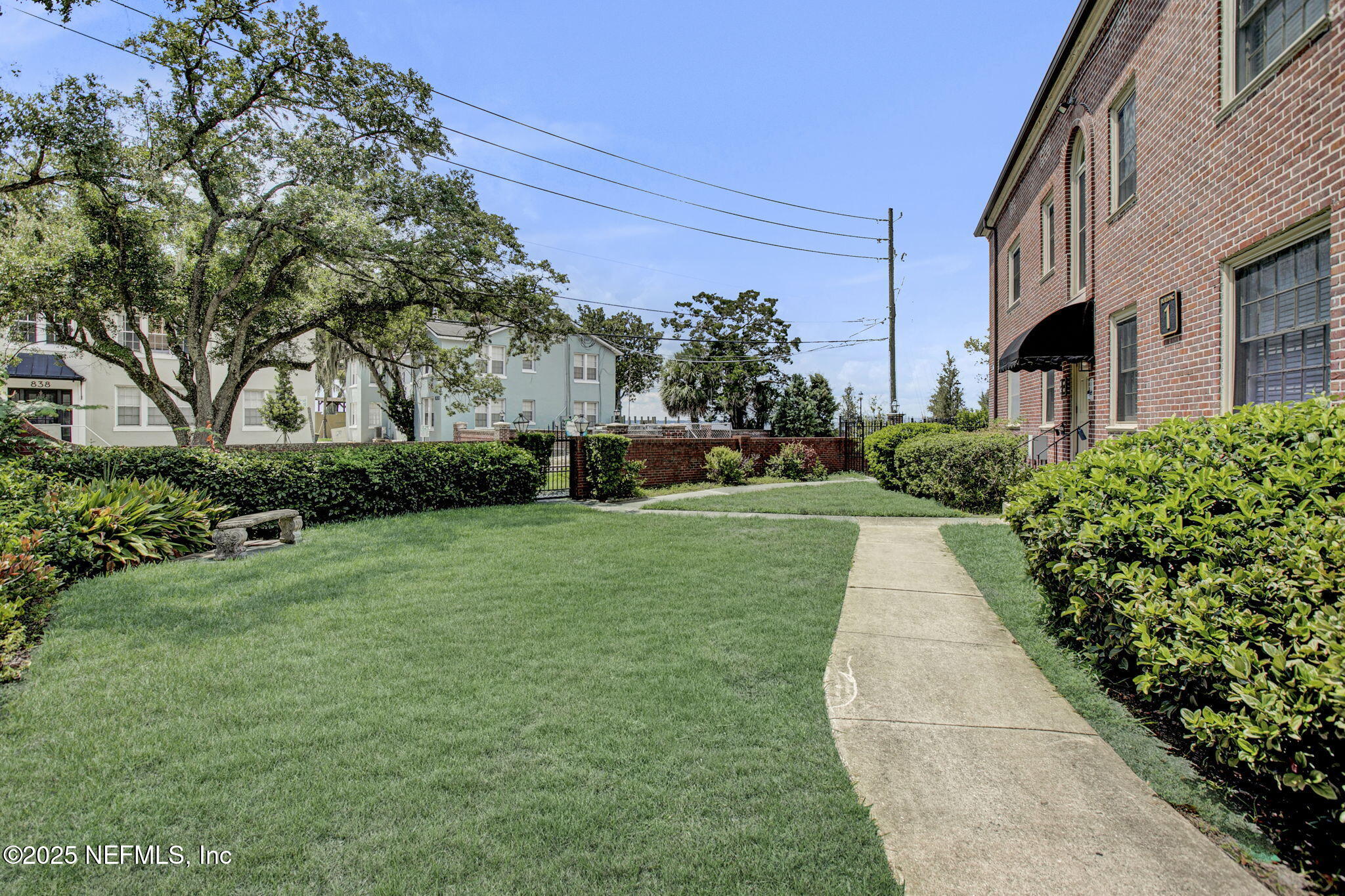 847 LASALLE Street, 847