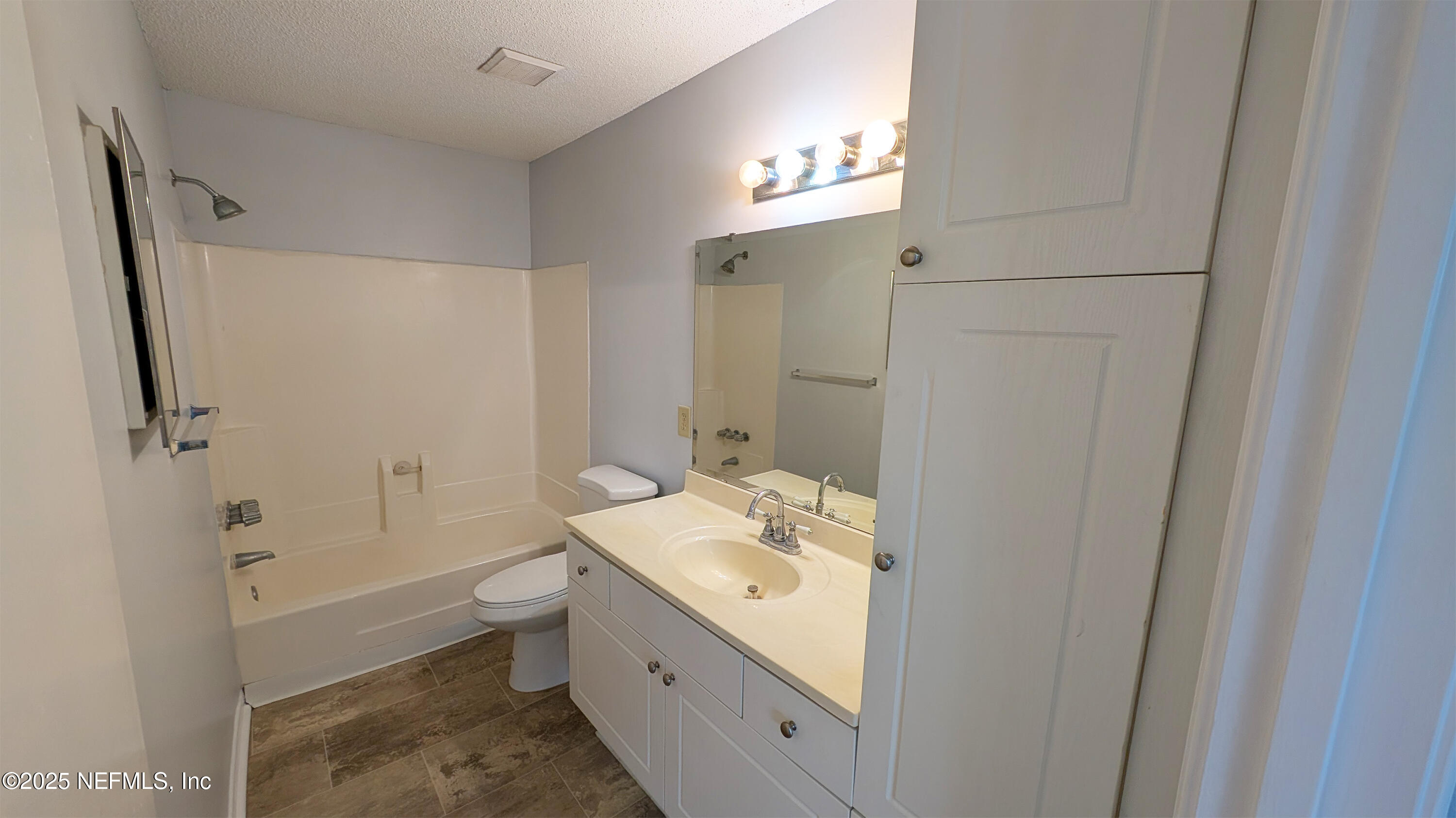 10200 BELLE RIVE Boulevard, 212