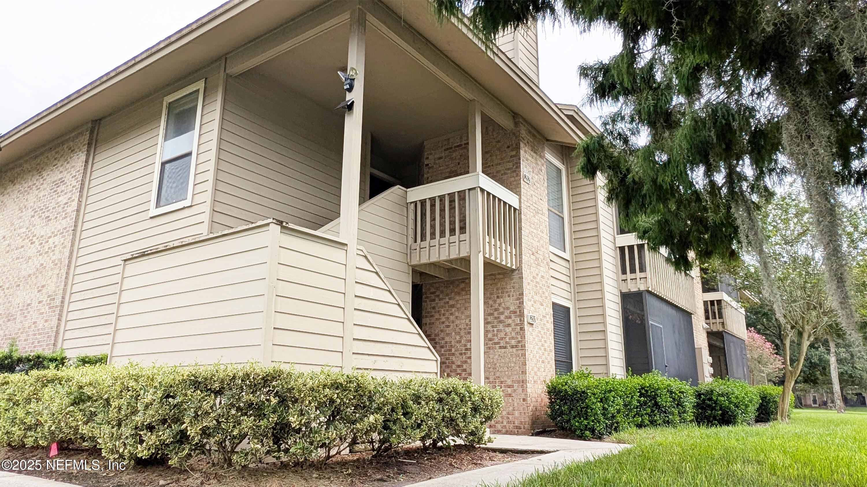 10200 BELLE RIVE Boulevard, 212