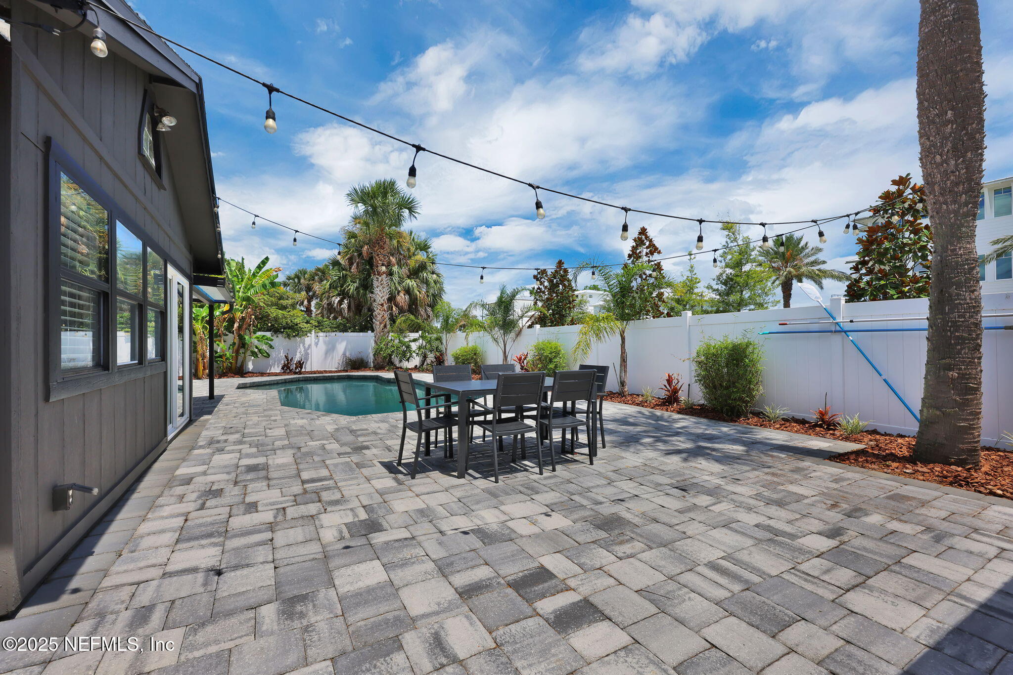 4143 SEABREEZE Drive