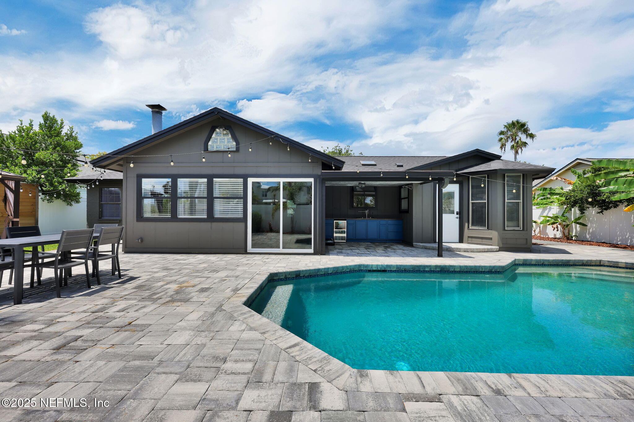 4143 SEABREEZE Drive
