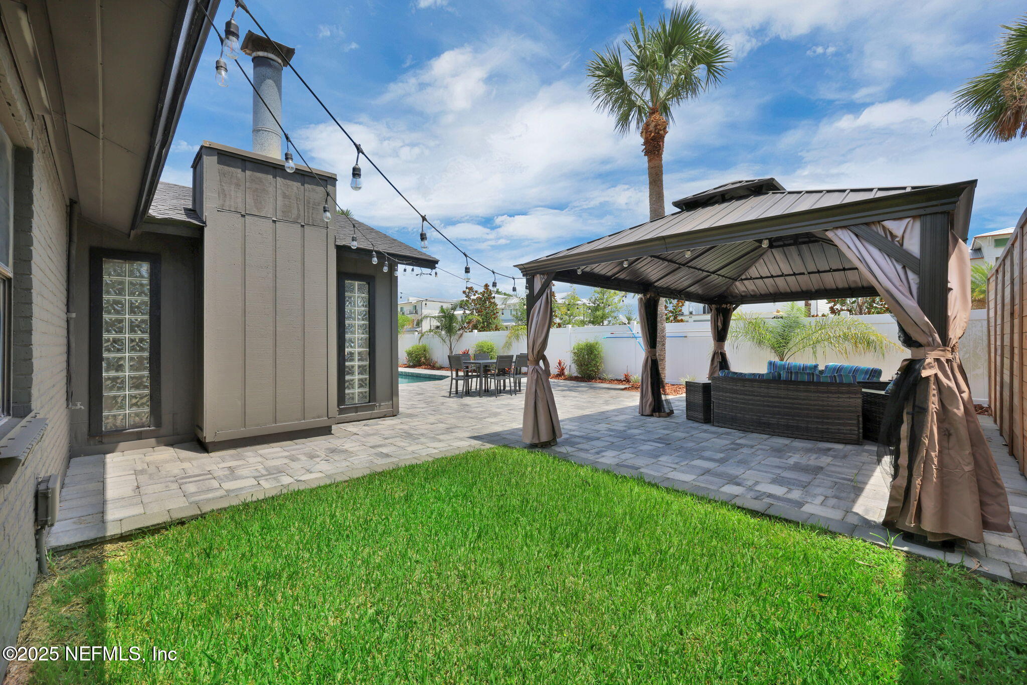 4143 SEABREEZE Drive
