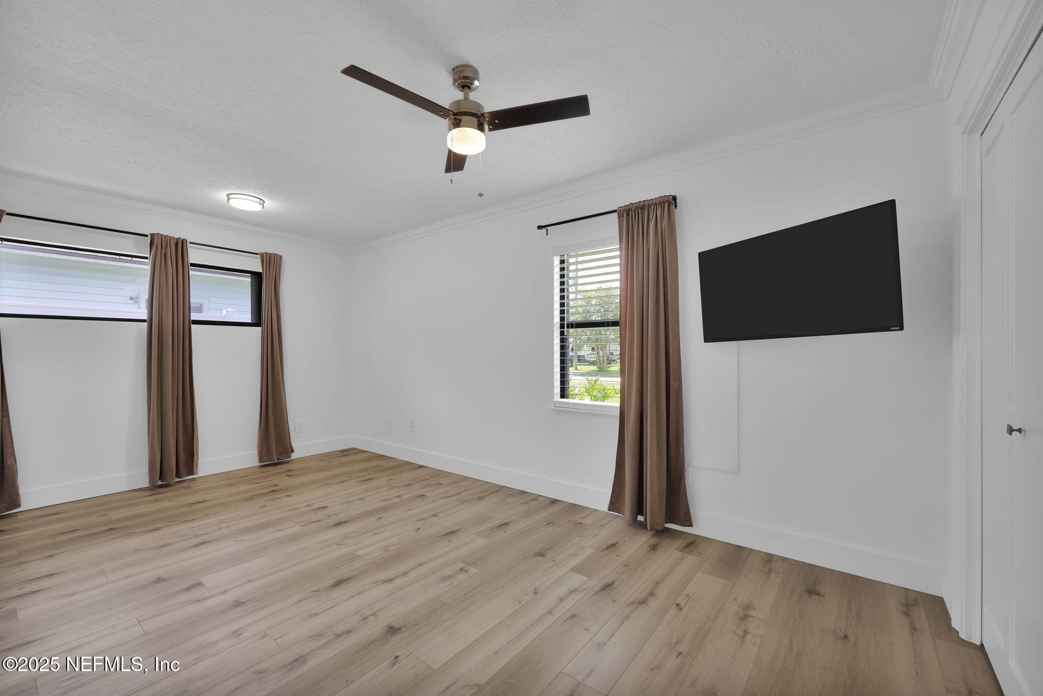 4143 SEABREEZE Drive