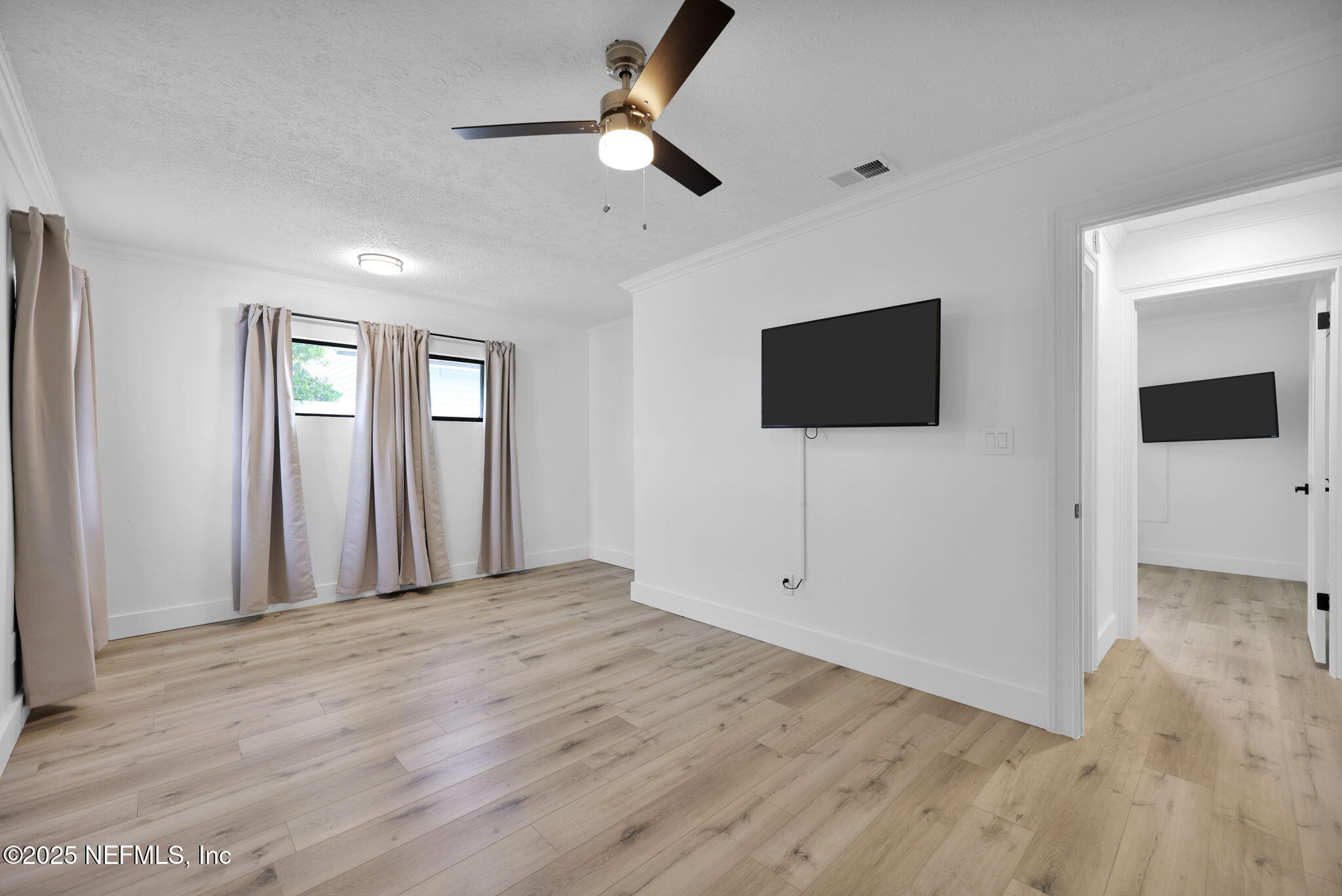 4143 SEABREEZE Drive