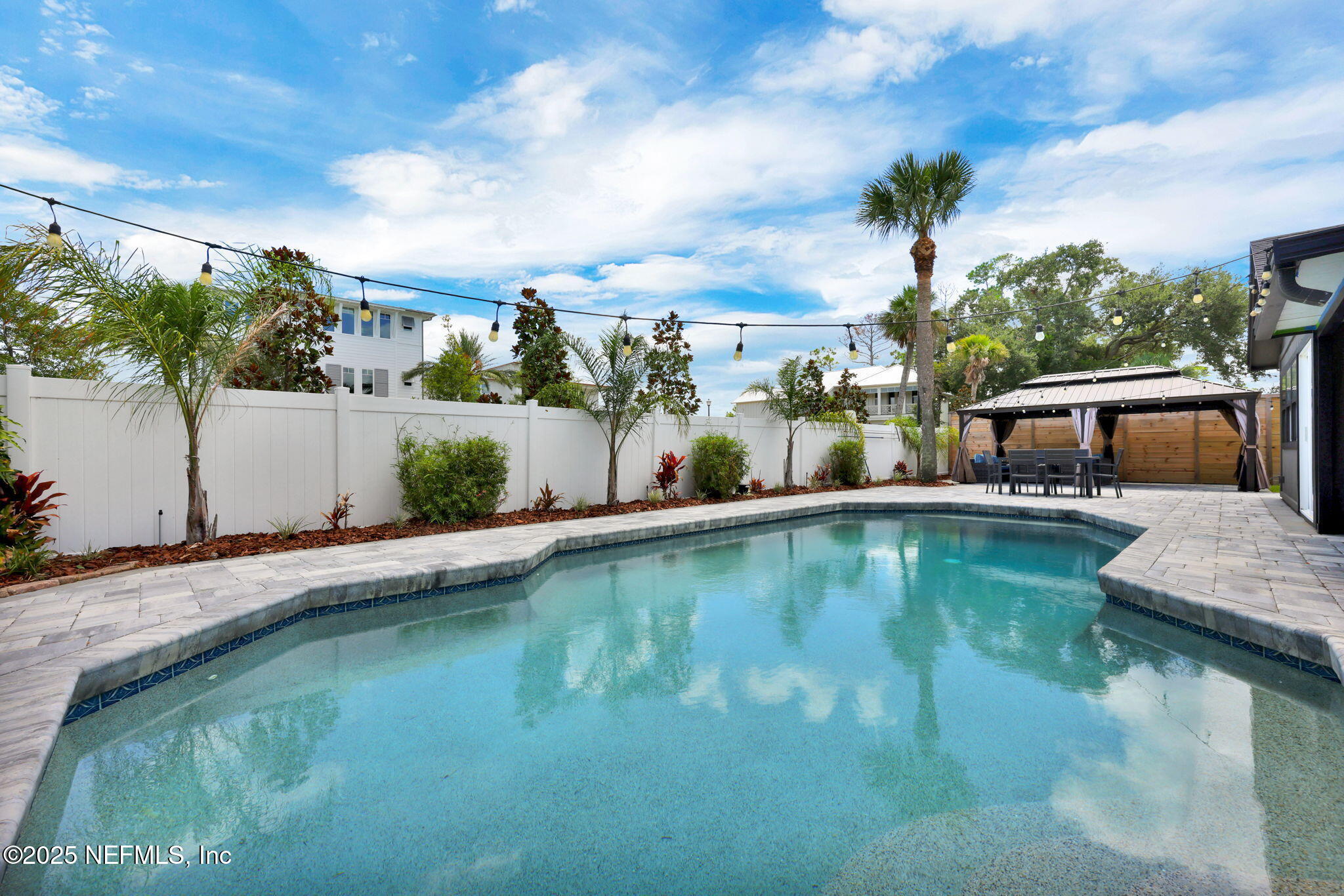 4143 SEABREEZE Drive