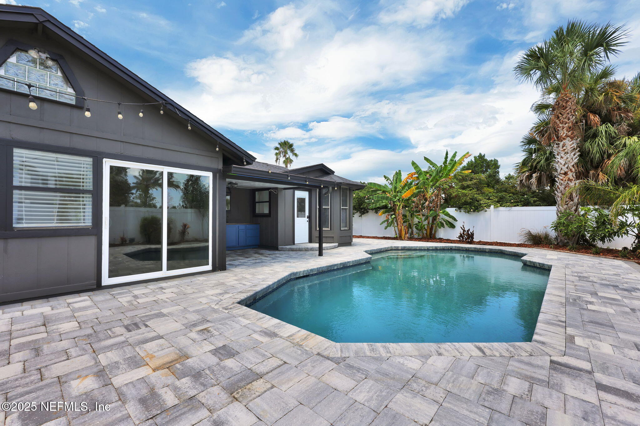 4143 SEABREEZE Drive