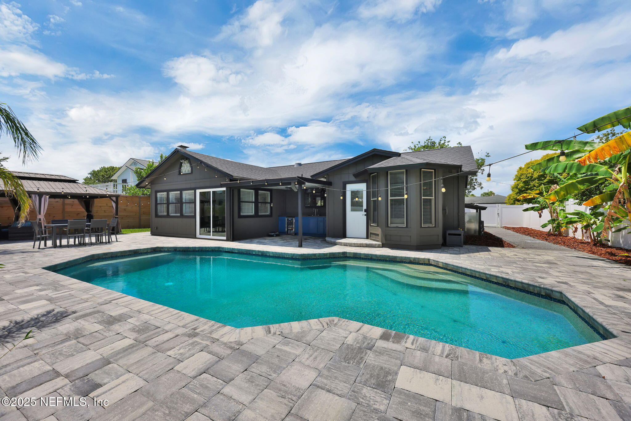 4143 SEABREEZE Drive