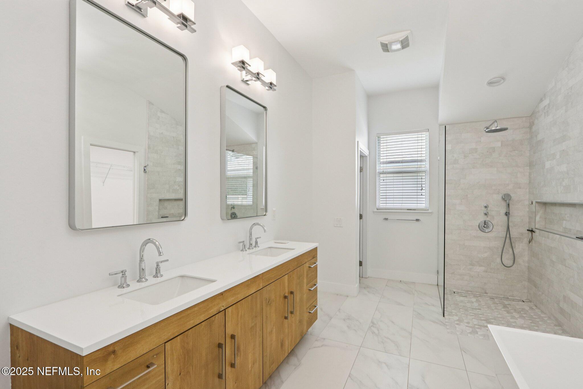 43 AMHERST Place
