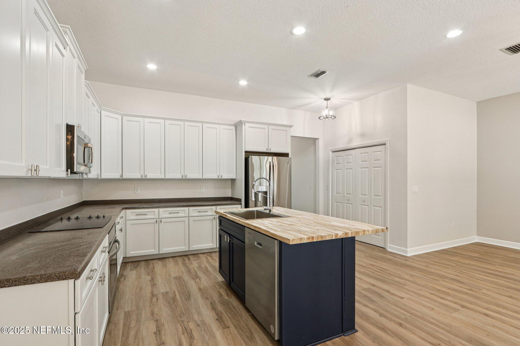 43 AMHERST Place