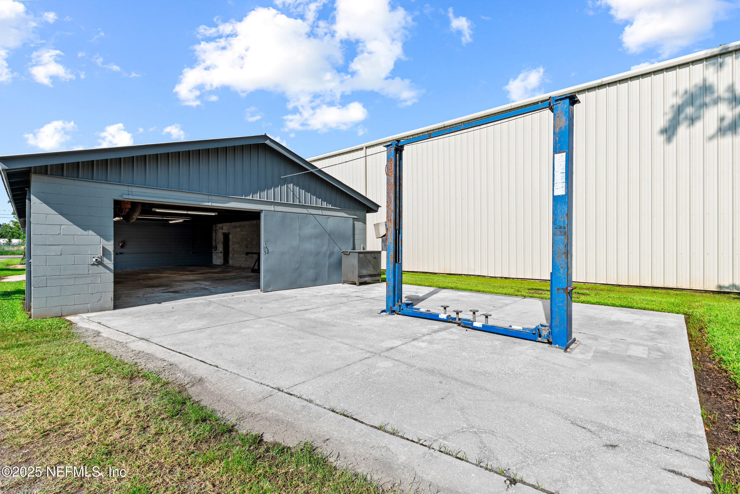 5044 W EDWARD Street