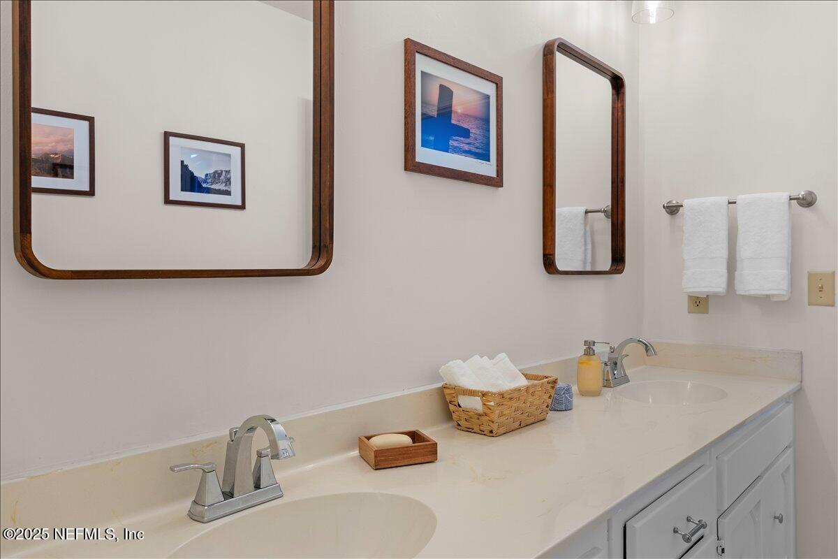 5263 MAGNOLIA OAKS Lane