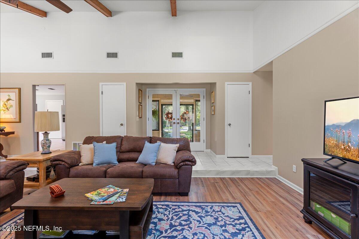 5263 MAGNOLIA OAKS Lane