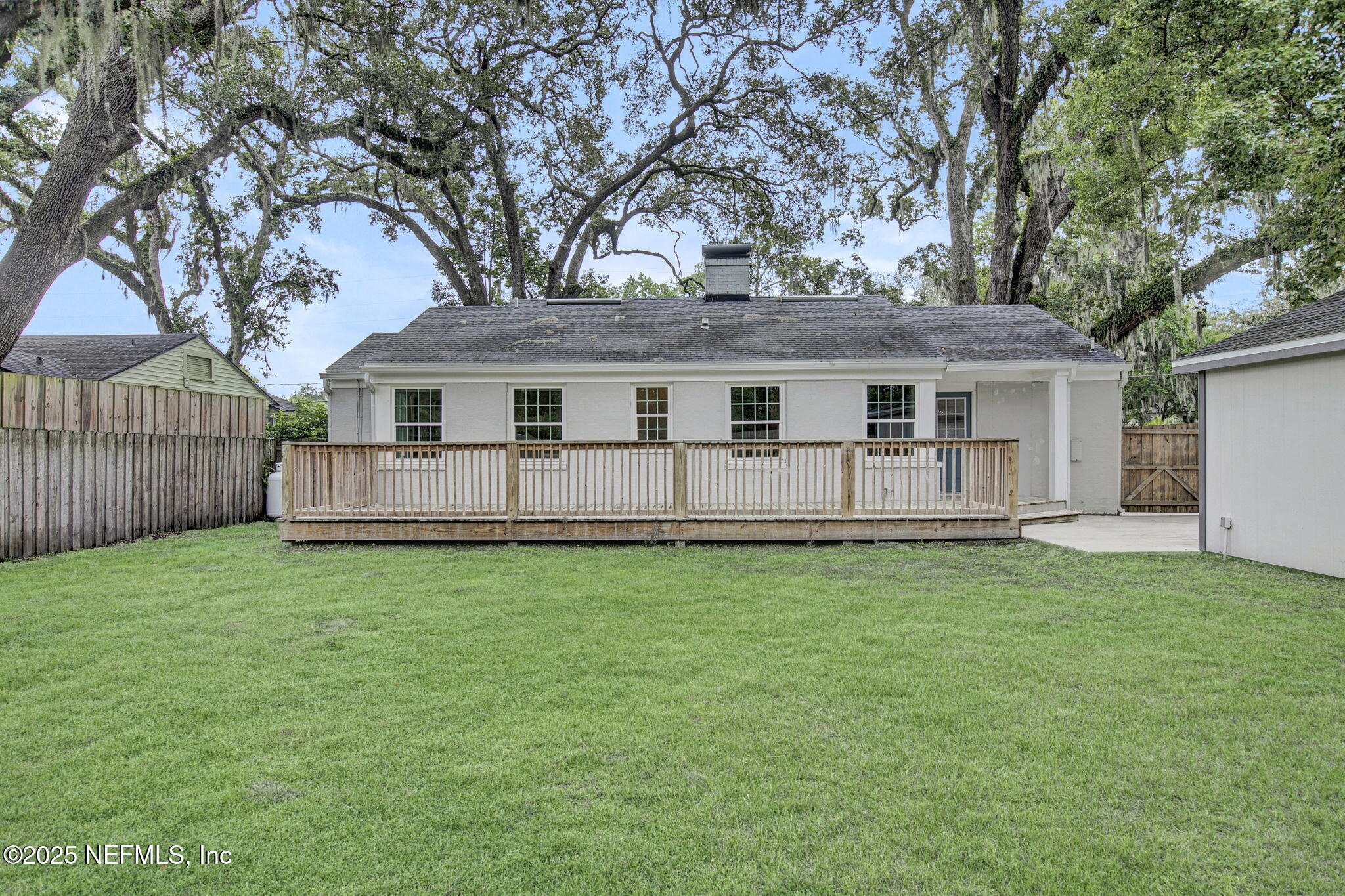 1216 HOLMESDALE Road
