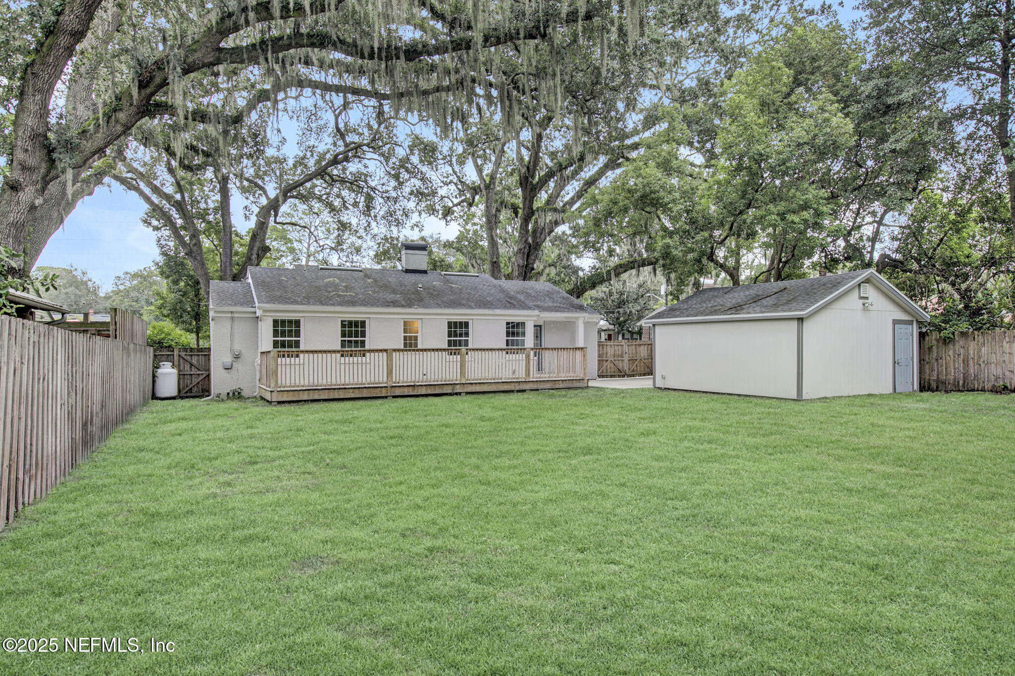 1216 HOLMESDALE Road