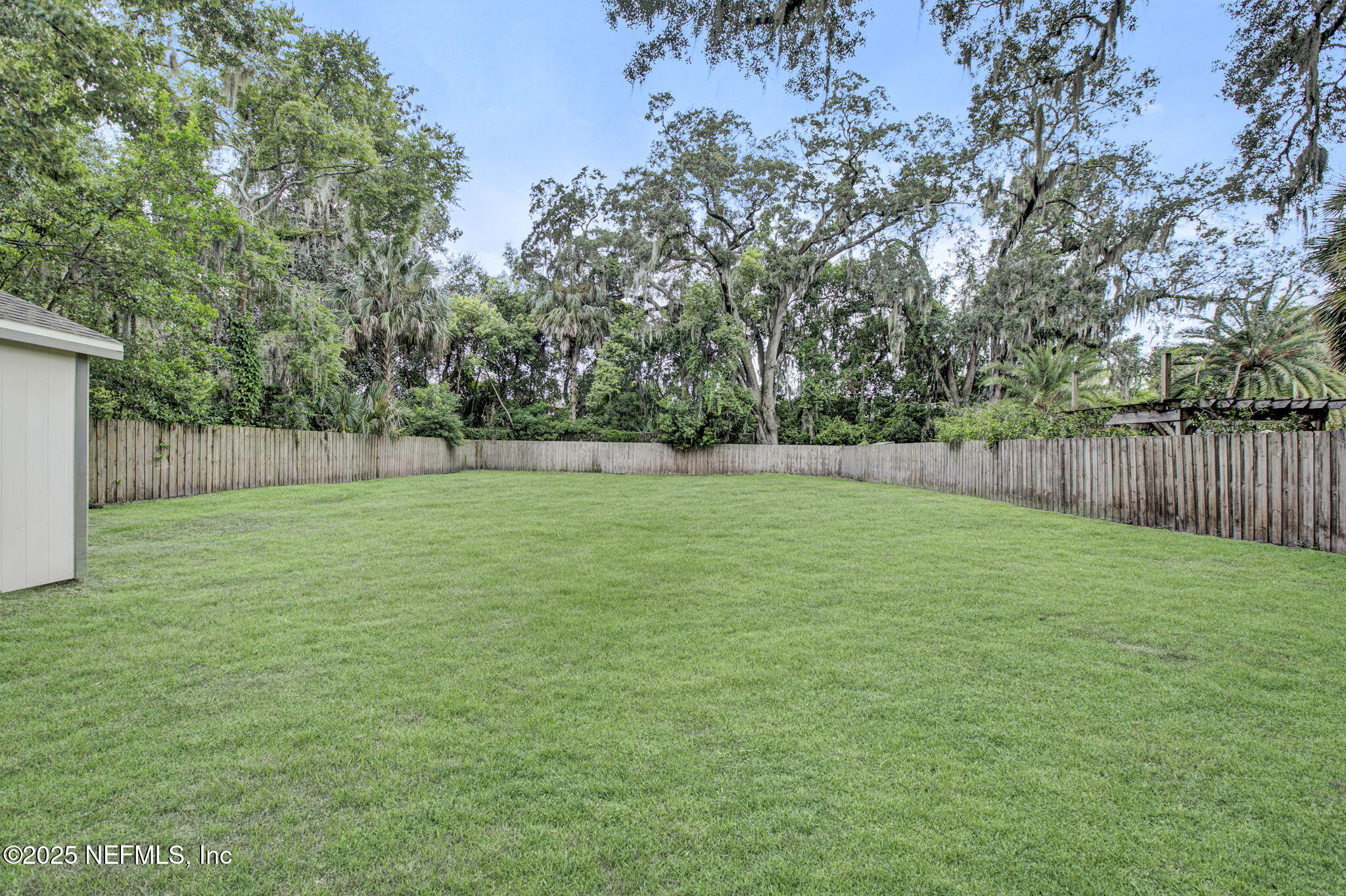 1216 HOLMESDALE Road