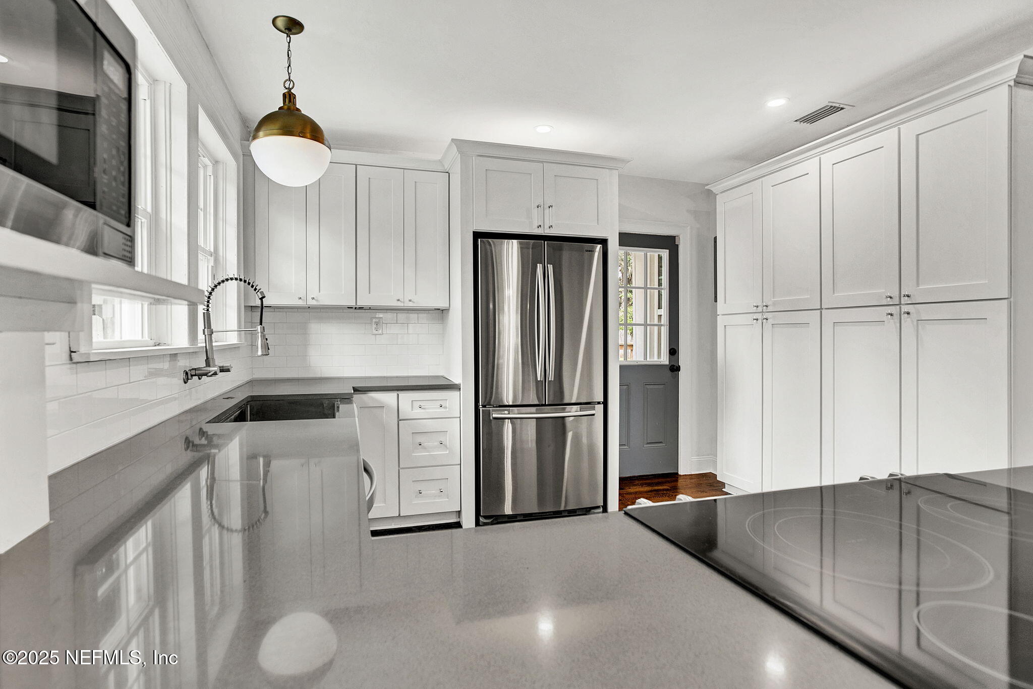 1216 HOLMESDALE Road