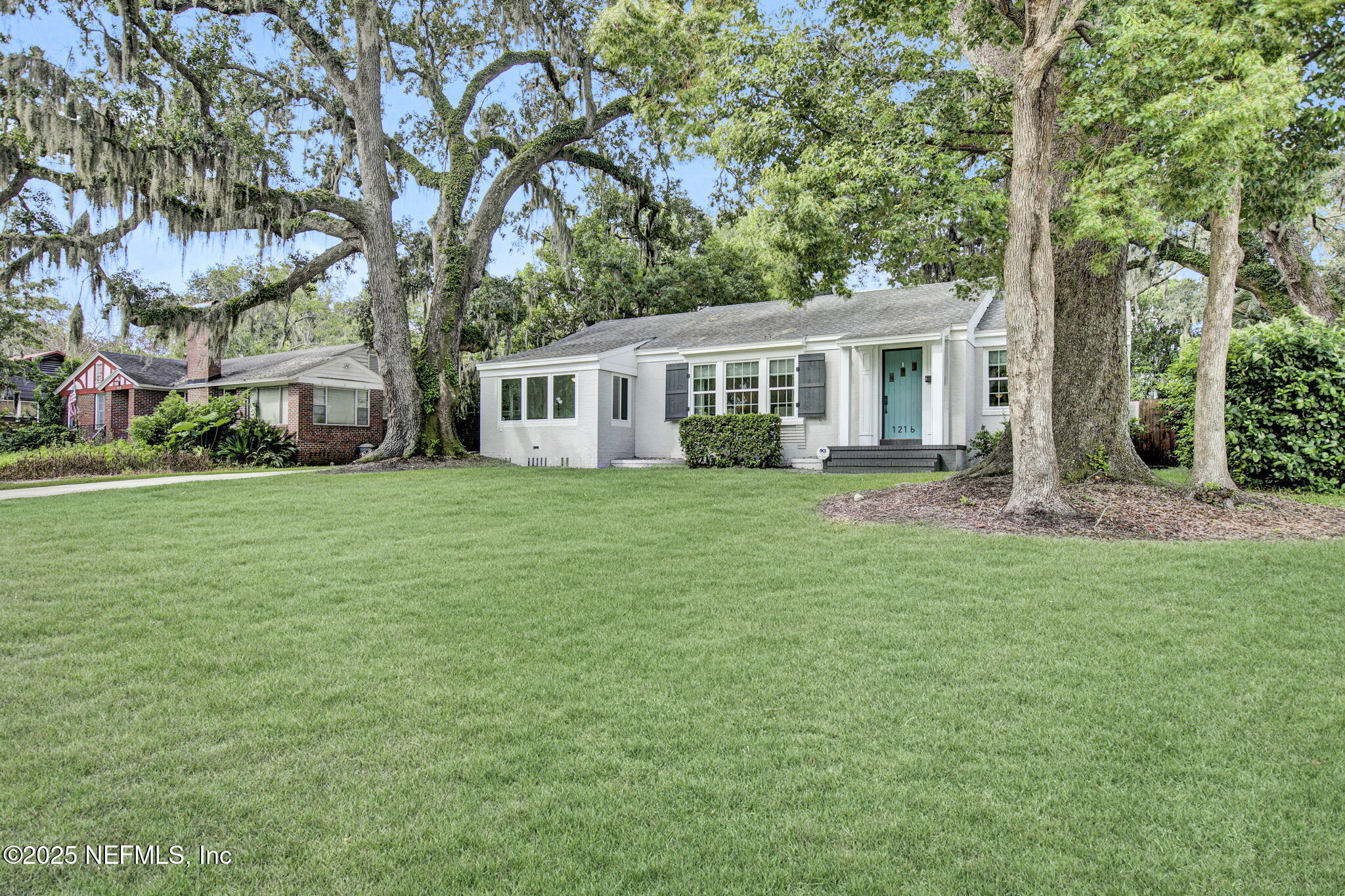 1216 HOLMESDALE Road