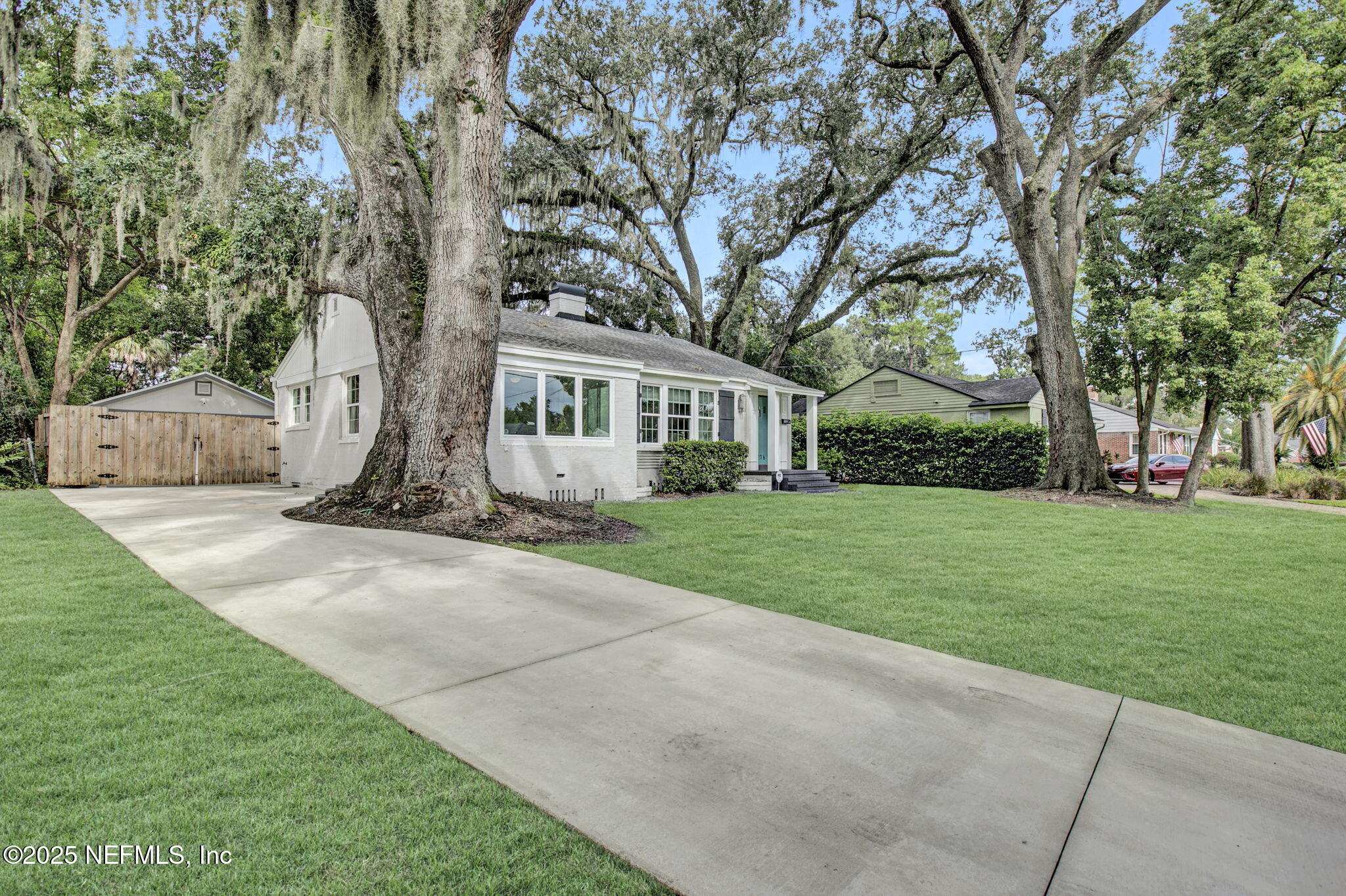 1216 HOLMESDALE Road