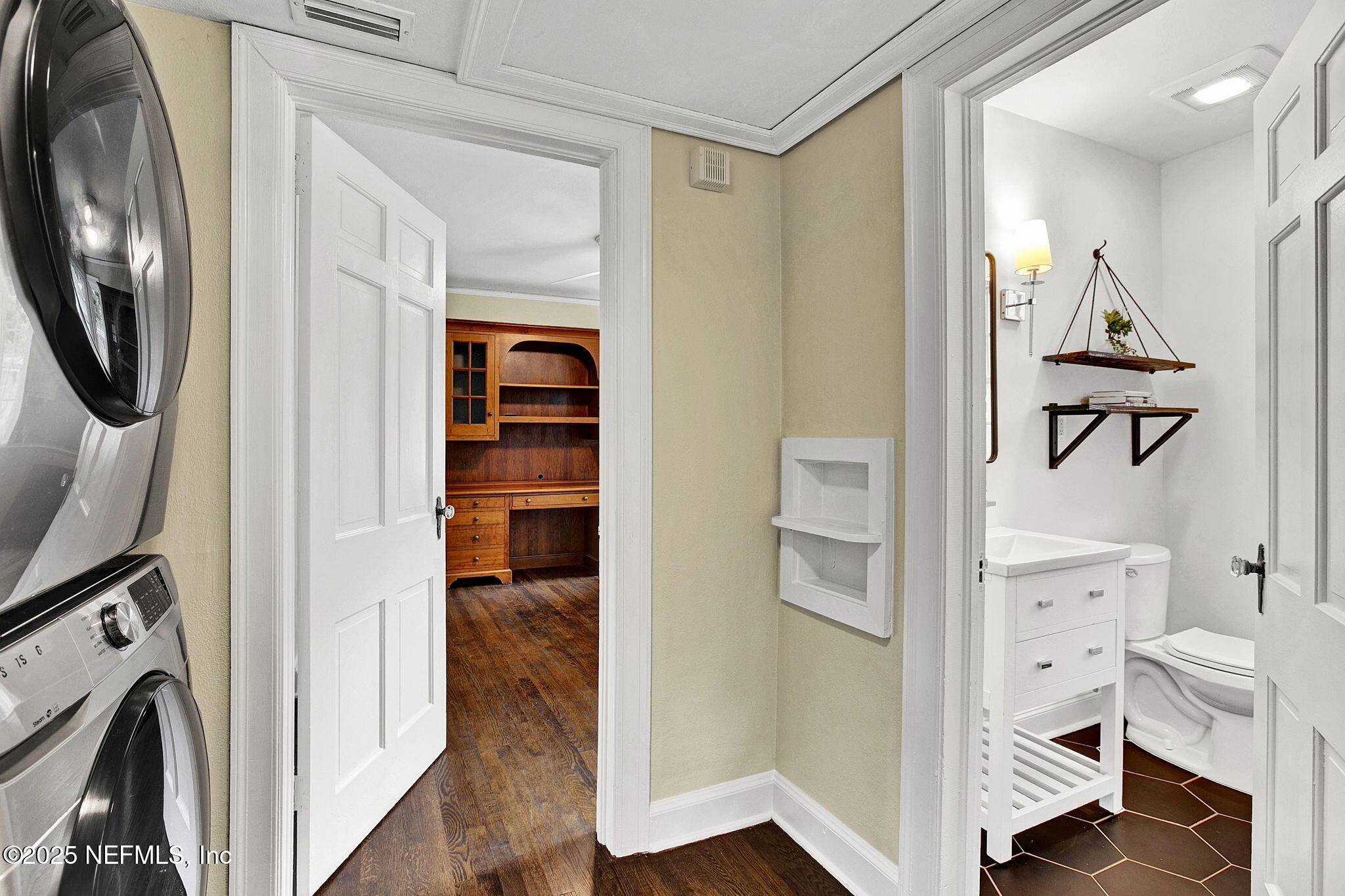 1216 HOLMESDALE Road