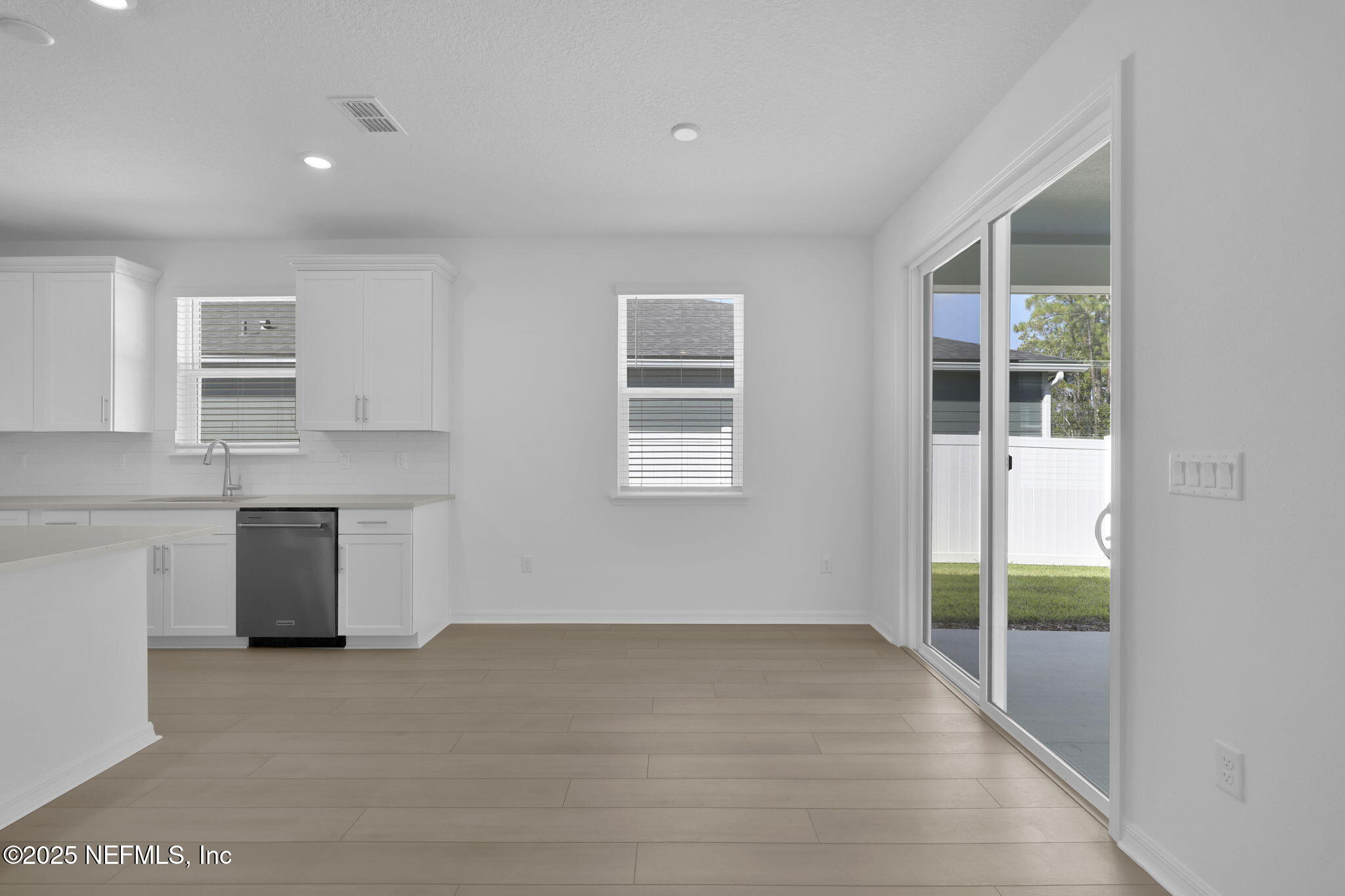 2416 GLADE Lane